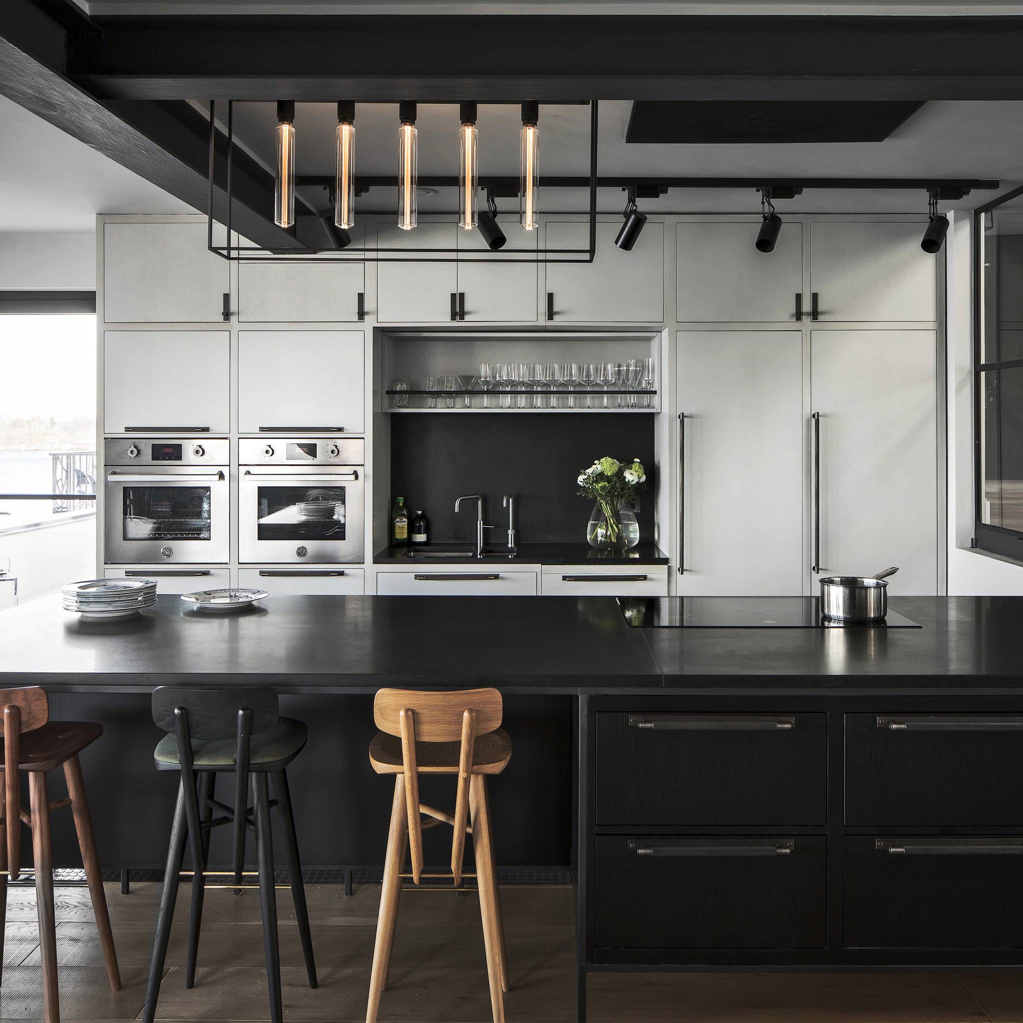 CAGED CEILING / 5.0 / CROSS