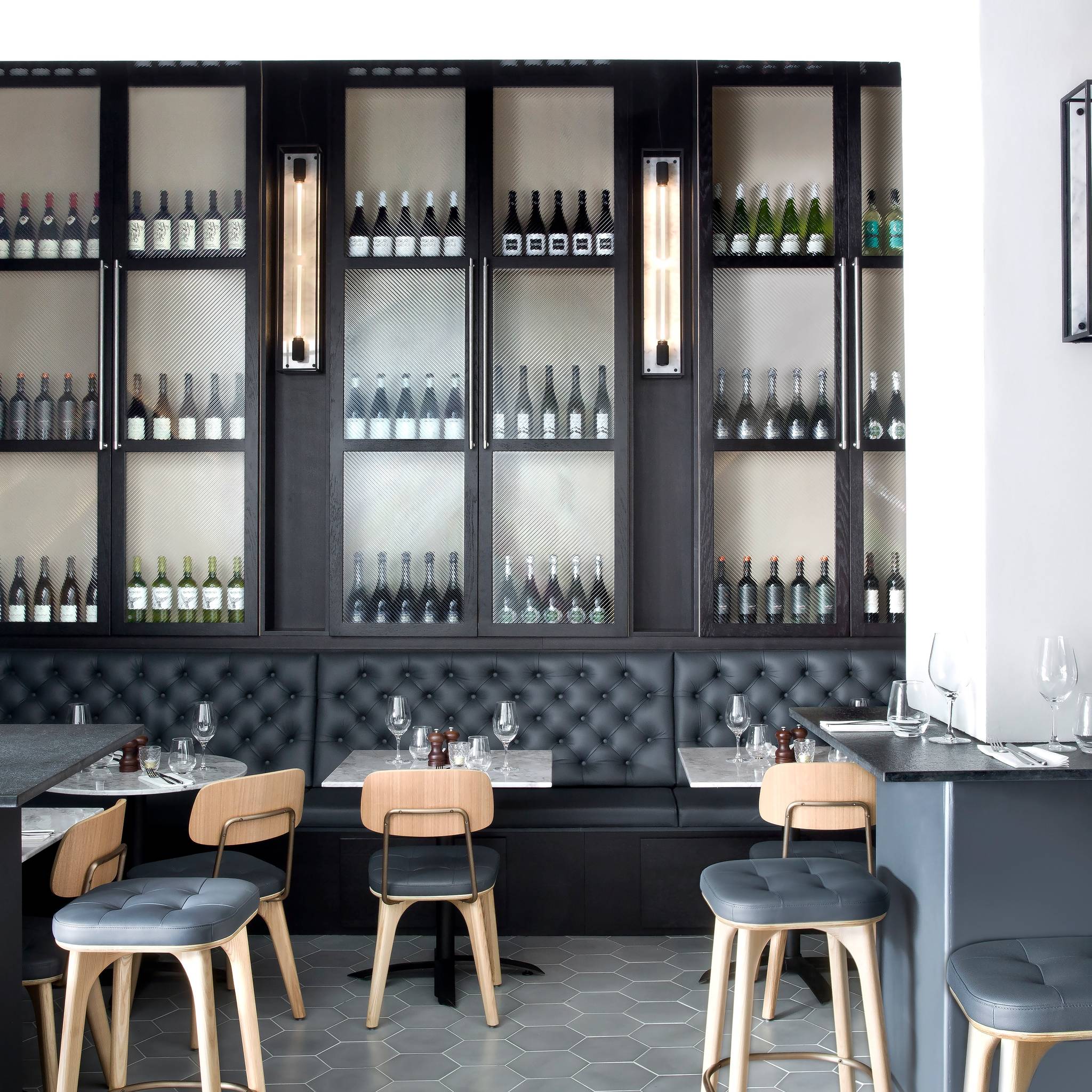 CAGED WALL / X-LARGE / CROSS