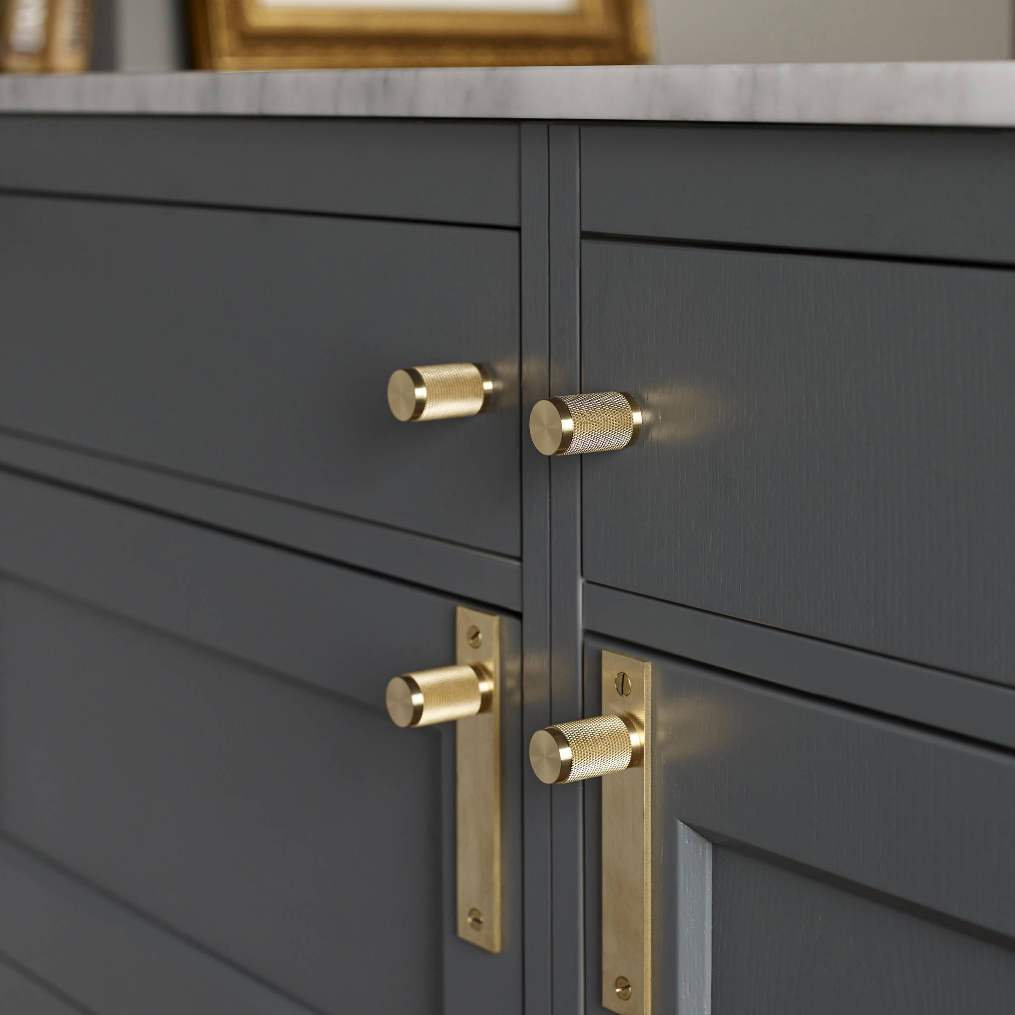 FURNITURE KNOB / PLATE / CROSS