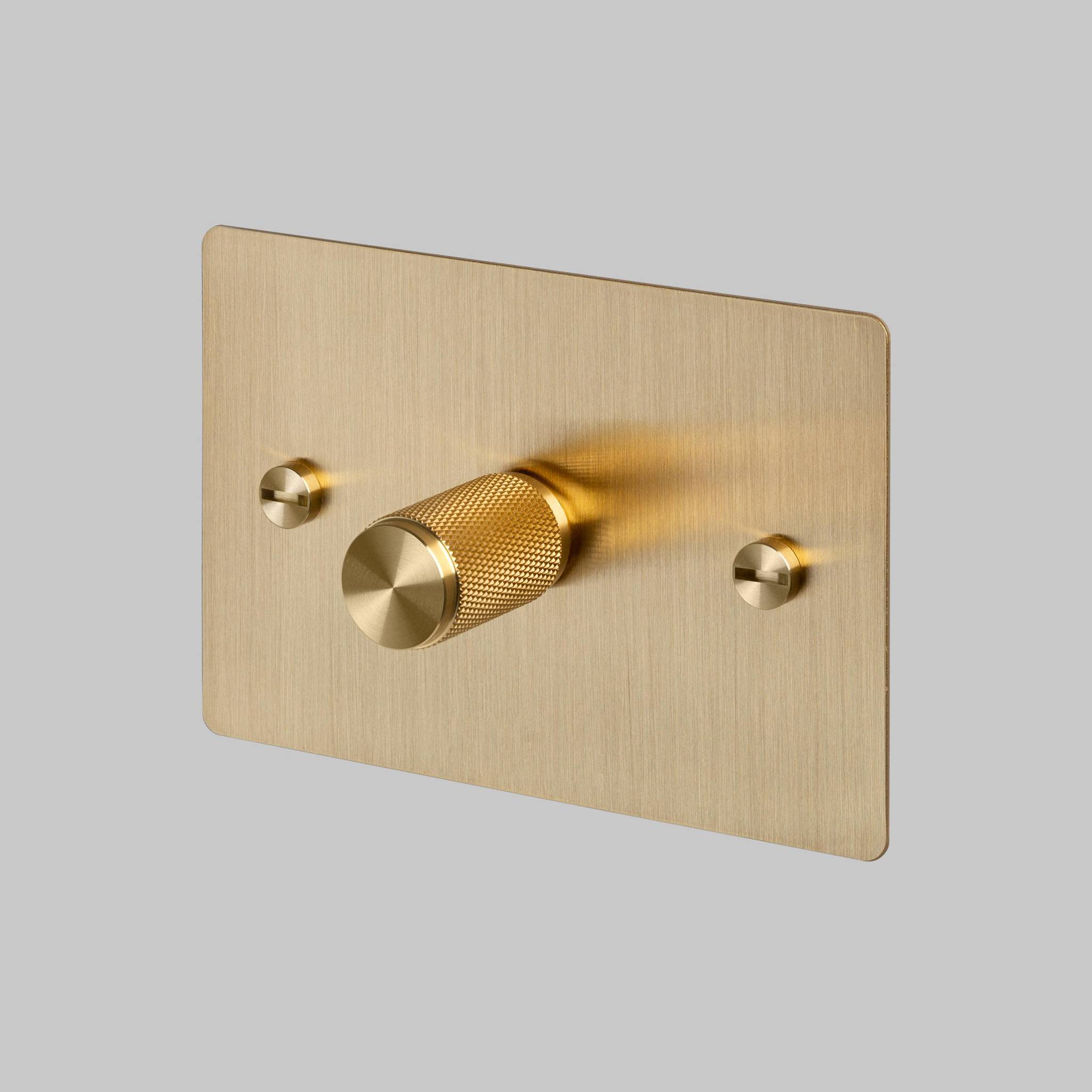 1G DIMMER / HORIZONTAL / 250W RETRACTIVE / CROSS