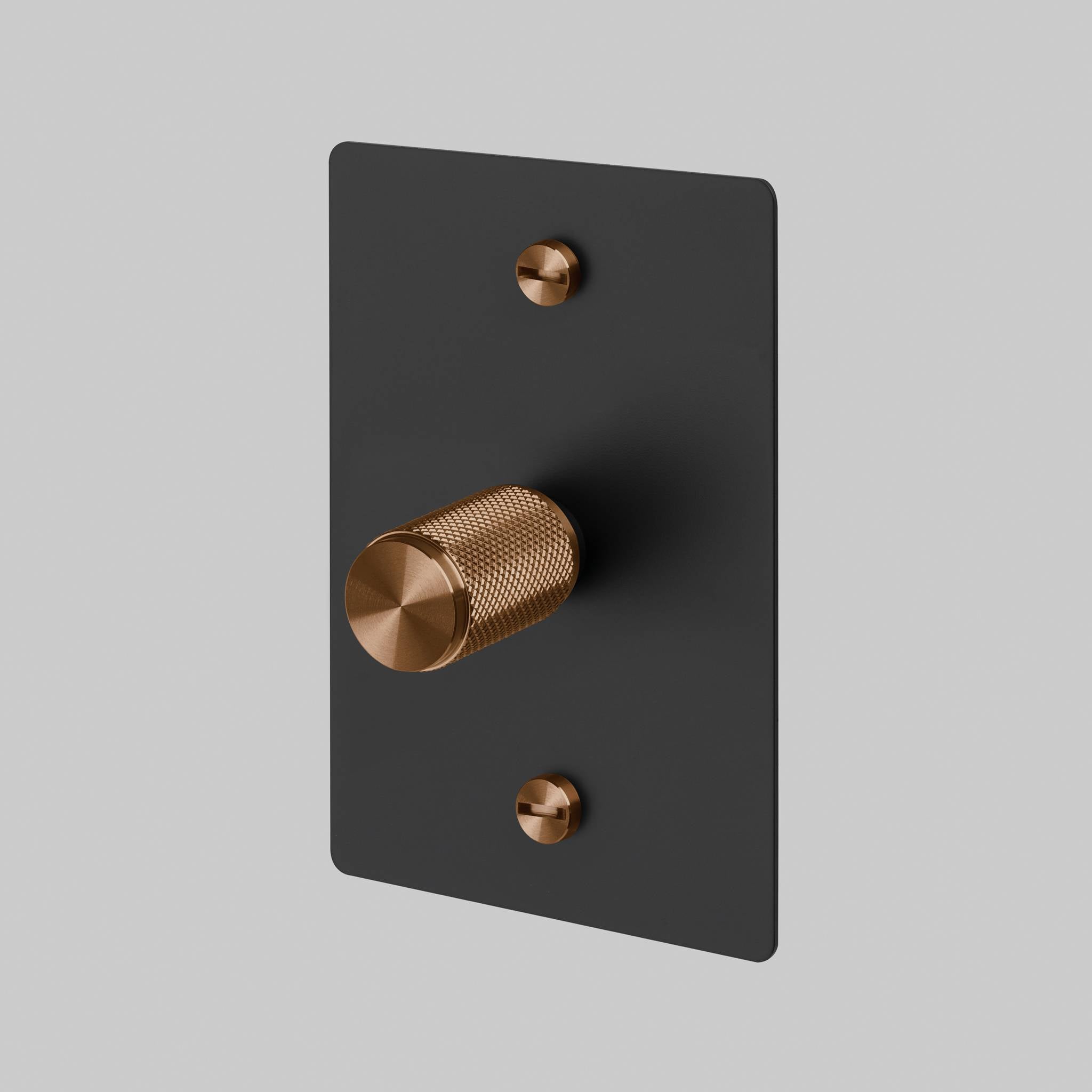 1G DIMMER / VERTICAL / 250W RETRACTIVE / CROSS