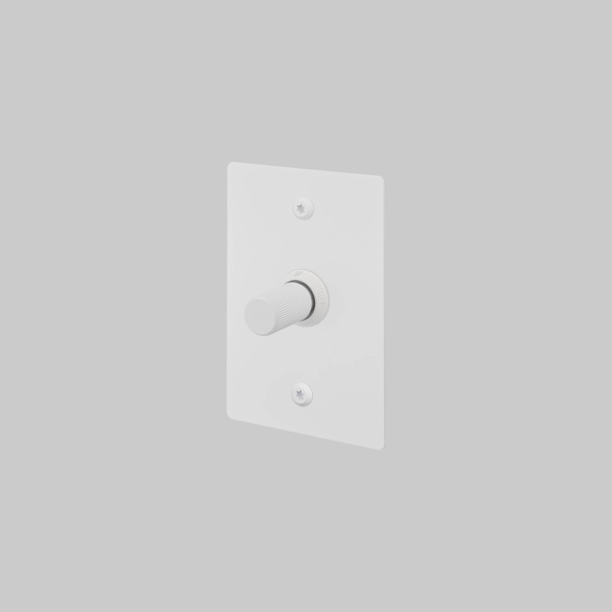 1G DIMMER / VERTICAL / 250W RETRACTIVE / LINEAR
