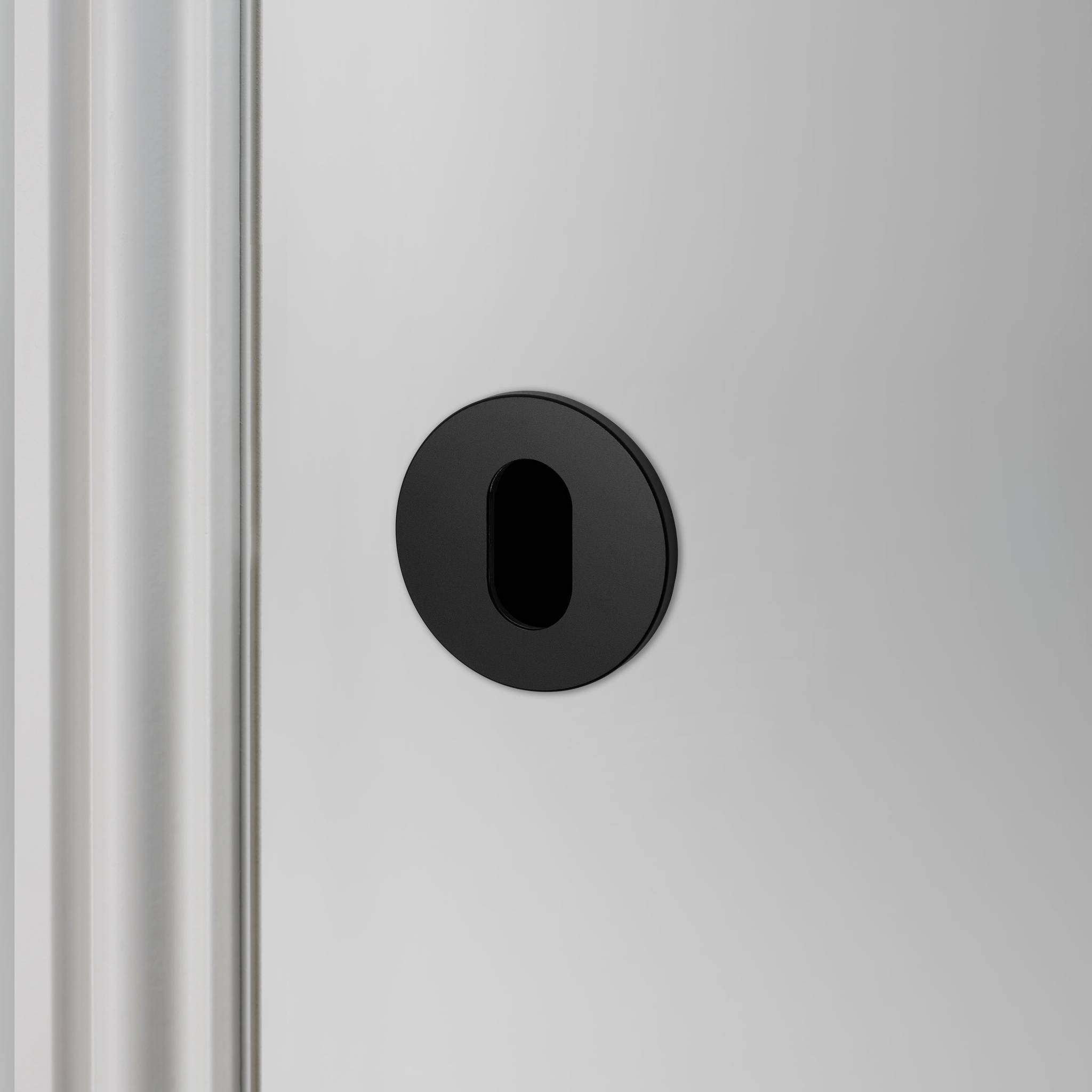 ESCUTCHEON PLATE / OVAL