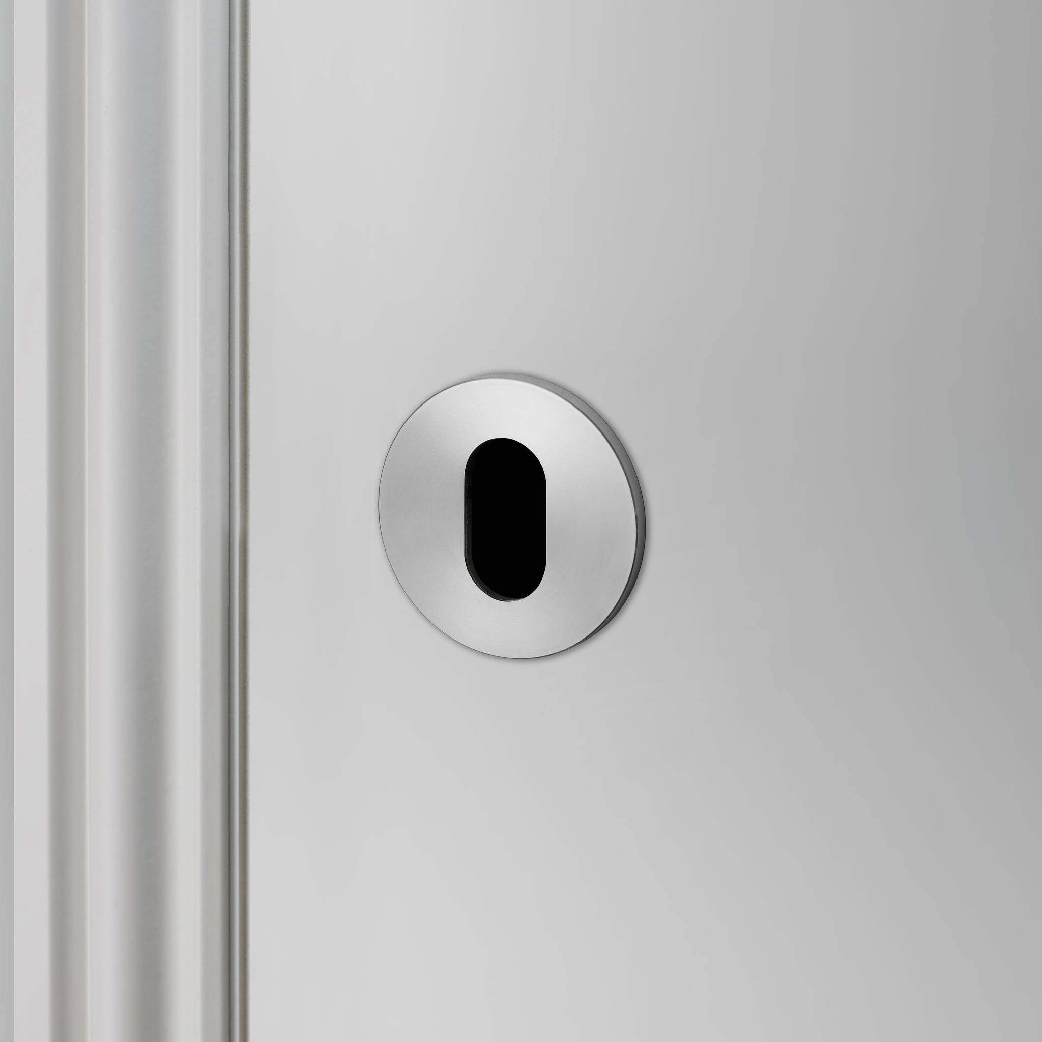 ESCUTCHEON PLATE / OVAL