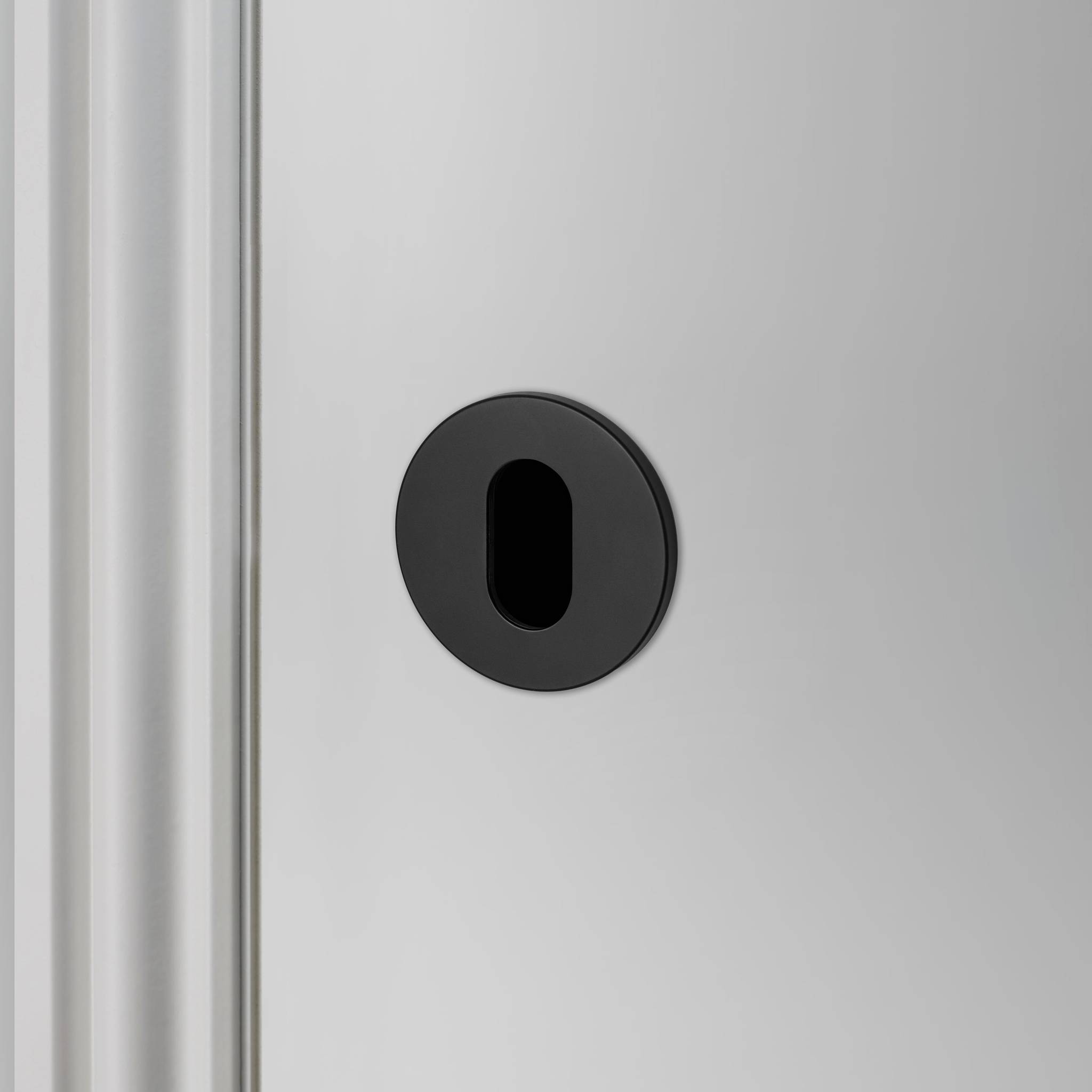 ESCUTCHEON PLATE / OVAL
