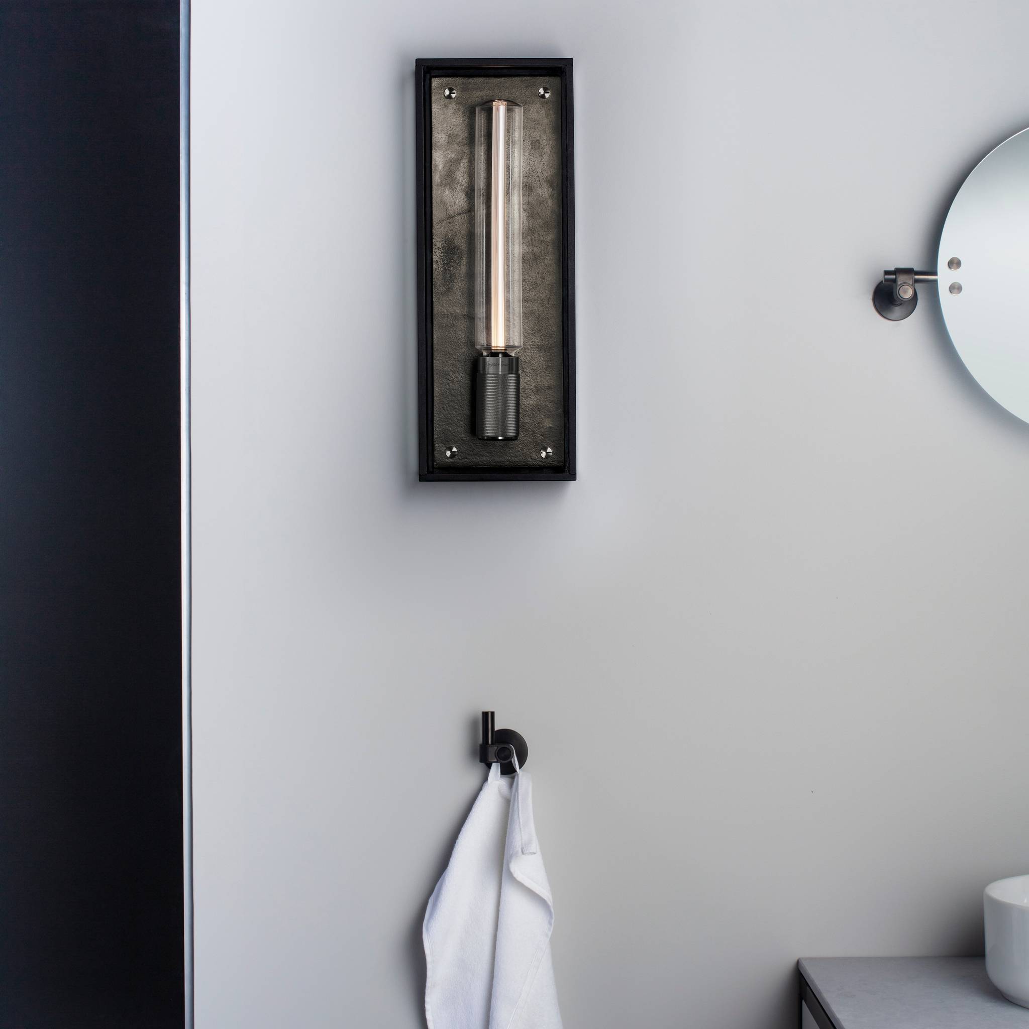 CAGED WET / WALL / CROSS / LARGE