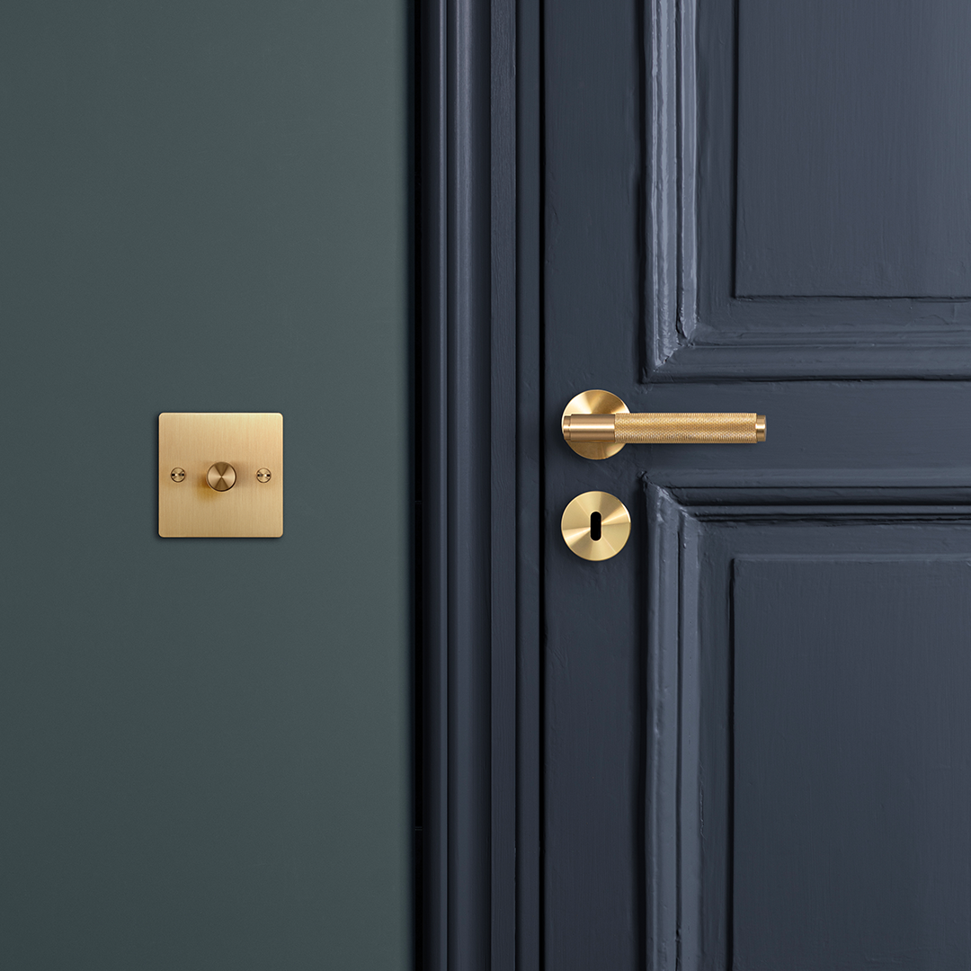 UK DOOR HANDLE / CROSS / SPRUNG