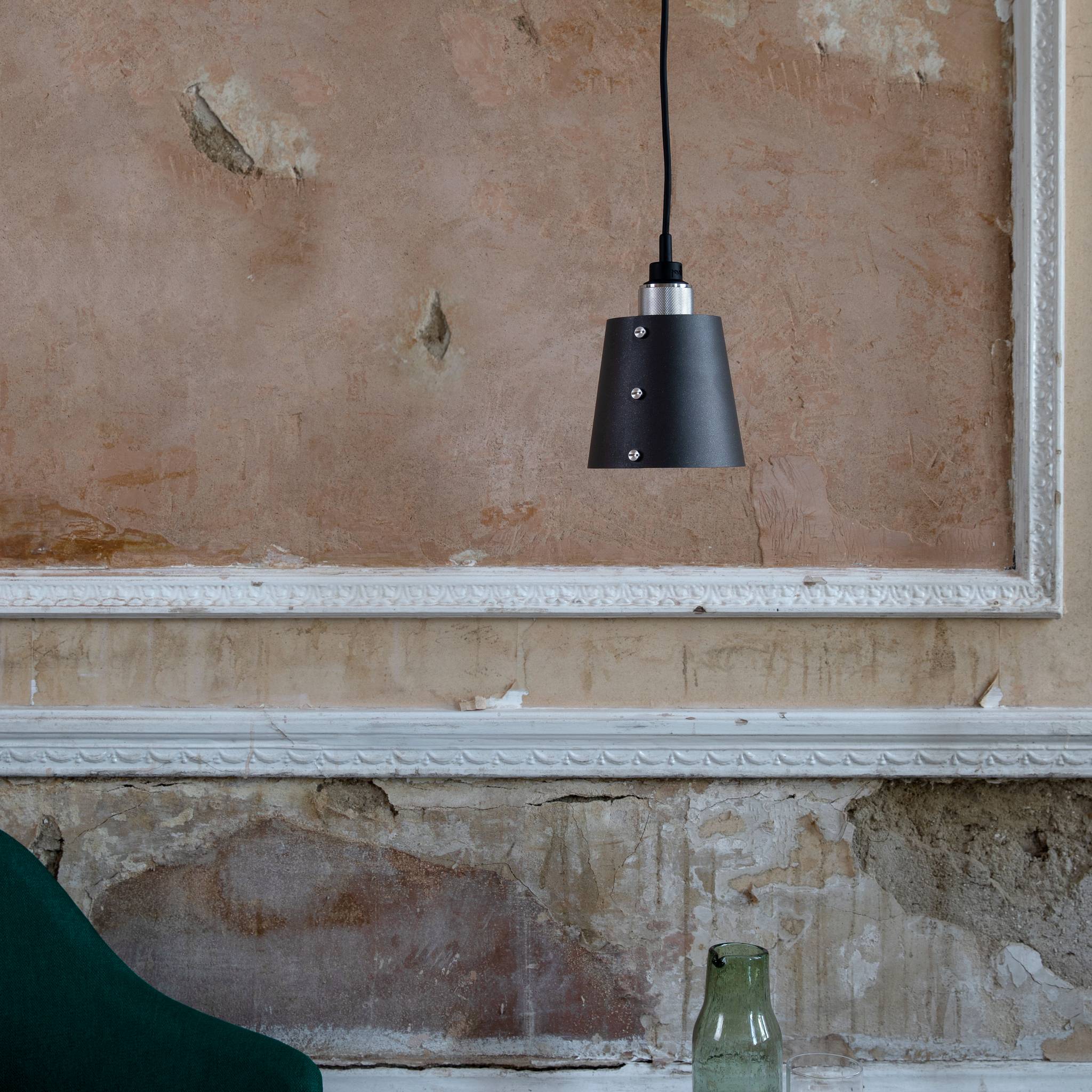 HOOKED 1.0 / SMALL / CROSS / GRAPHITE