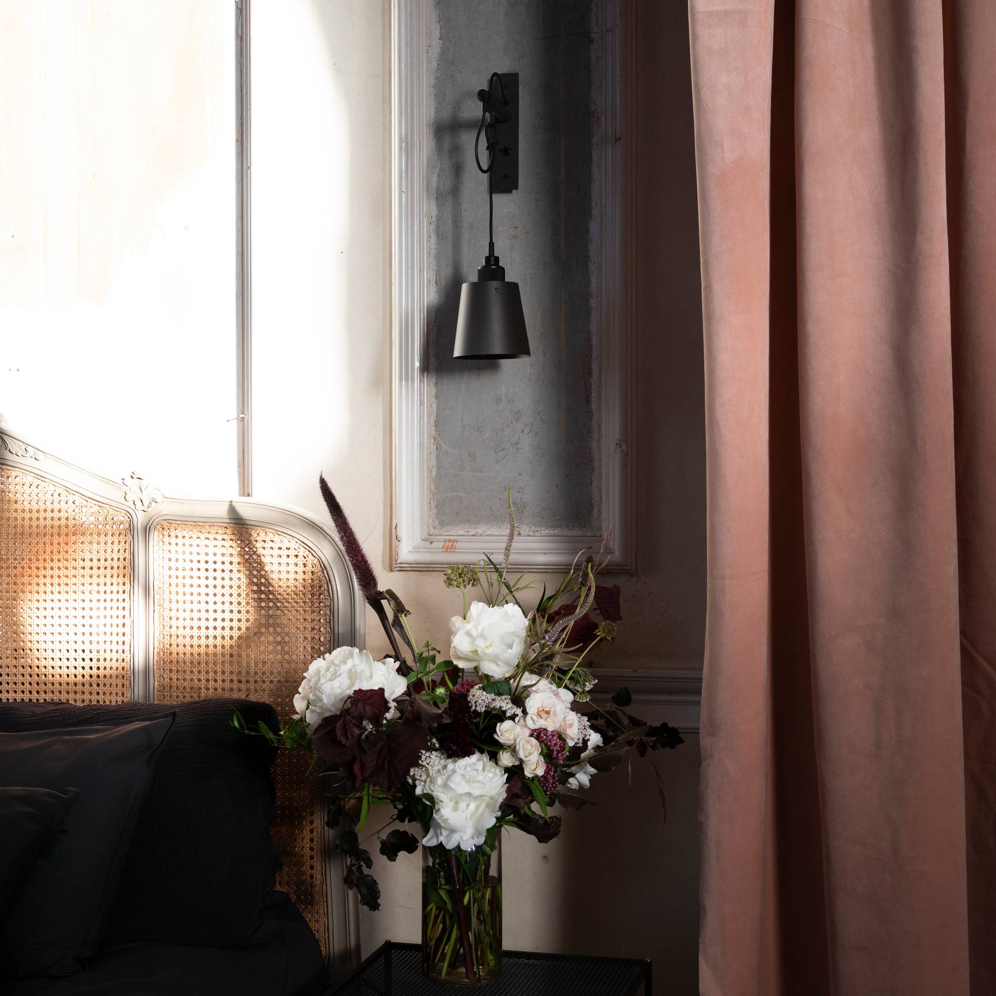 HOOKED WALL / CROSS / SMALL / GRAPHITE