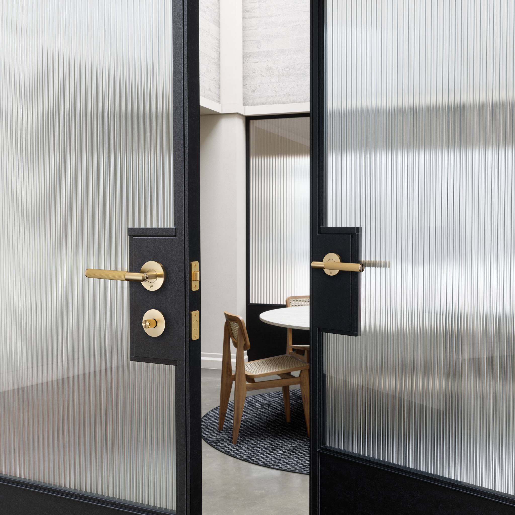 ANZ DOOR HANDLE SET / LINEAR / SPRUNG / PRIVACY