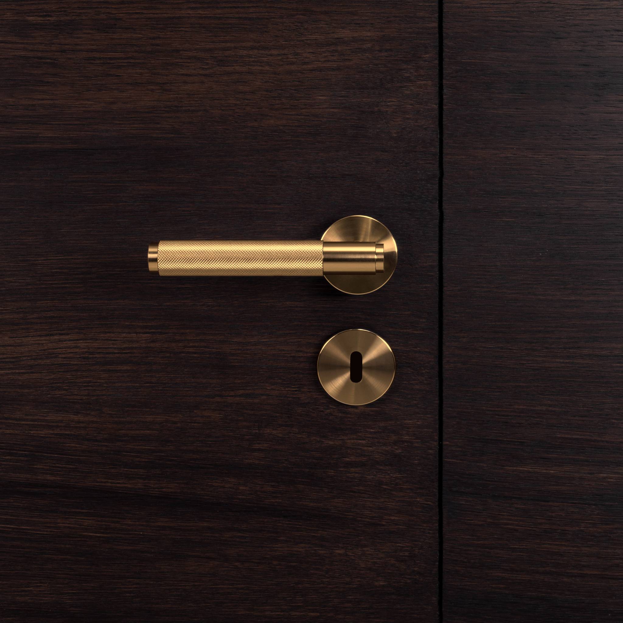 UK DOOR HANDLE / CROSS / SPRUNG