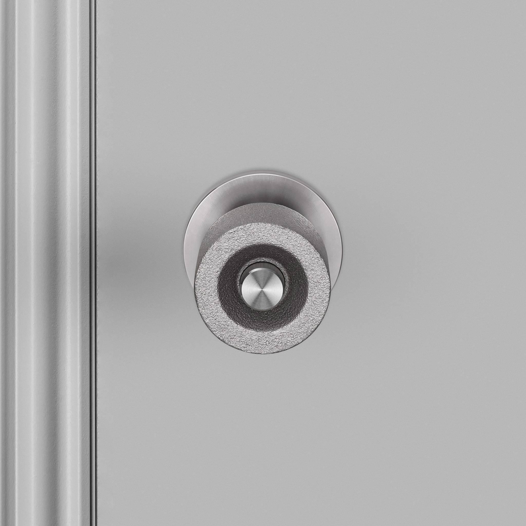 DOOR KNOB SET / CAST / LATCH INCLUDED