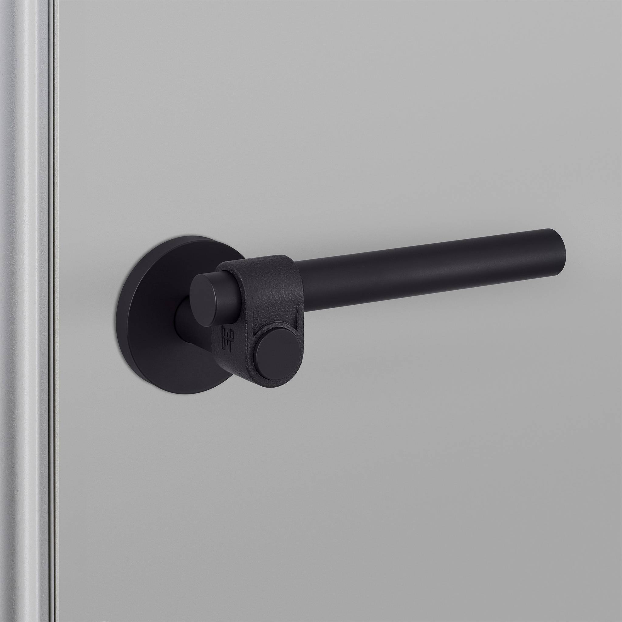 DOOR HANDLE SET / CAST / SPRUNG / LATCH INCLUDED