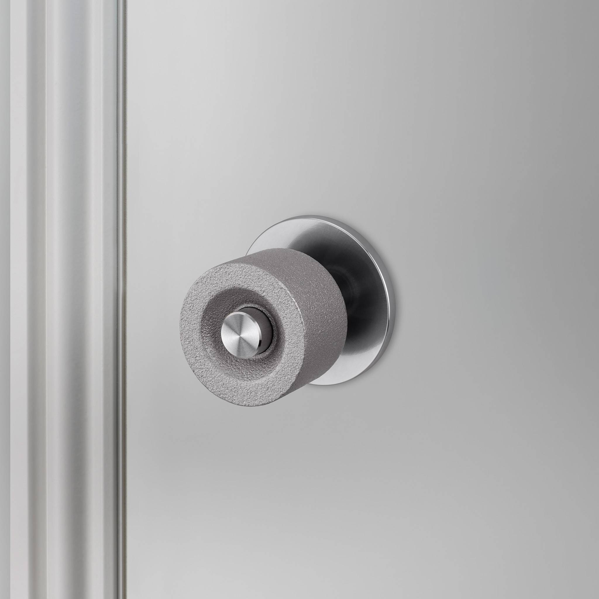 DOOR KNOB SET / CAST / LATCH INCLUDED