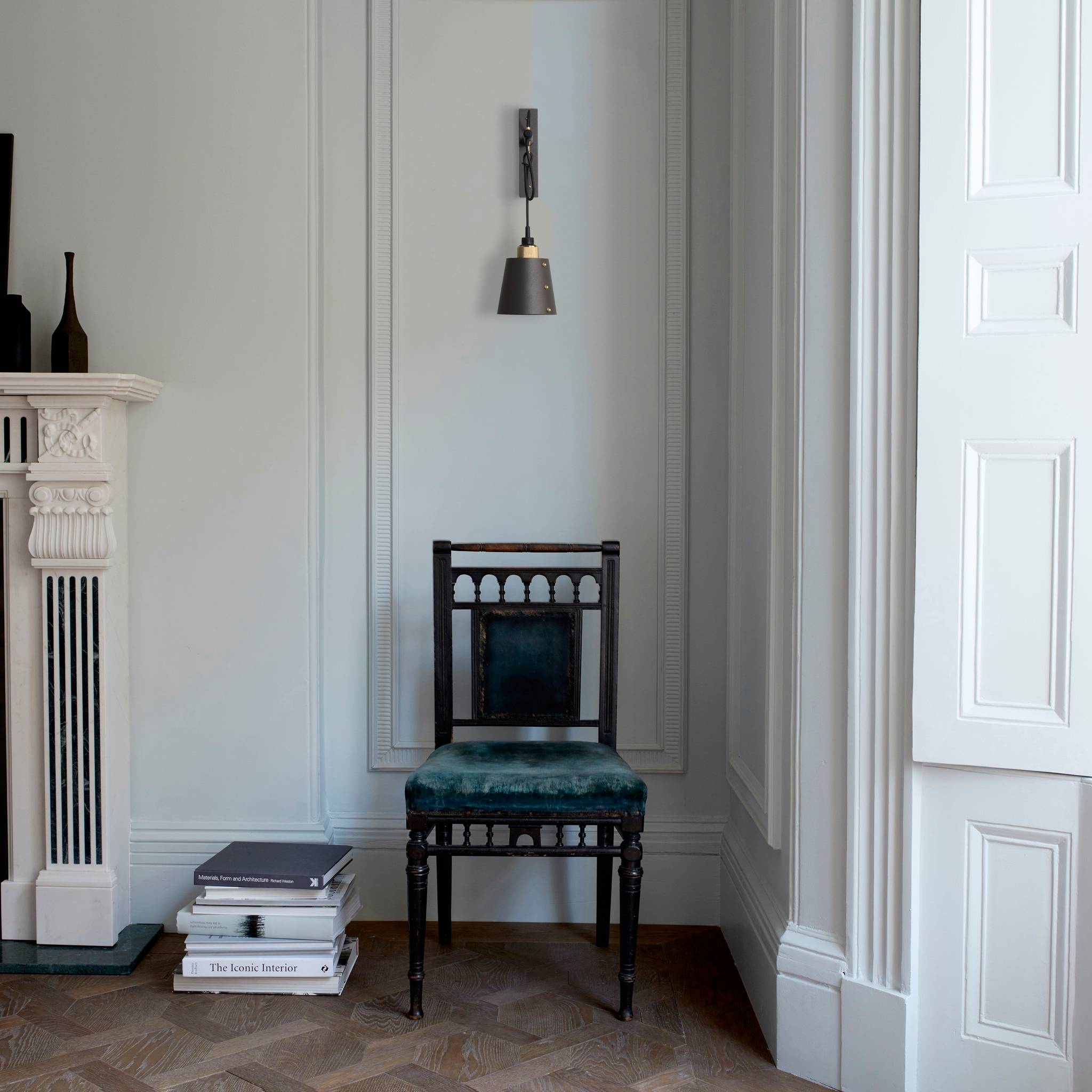 HOOKED WALL / CROSS / SMALL / GRAPHITE