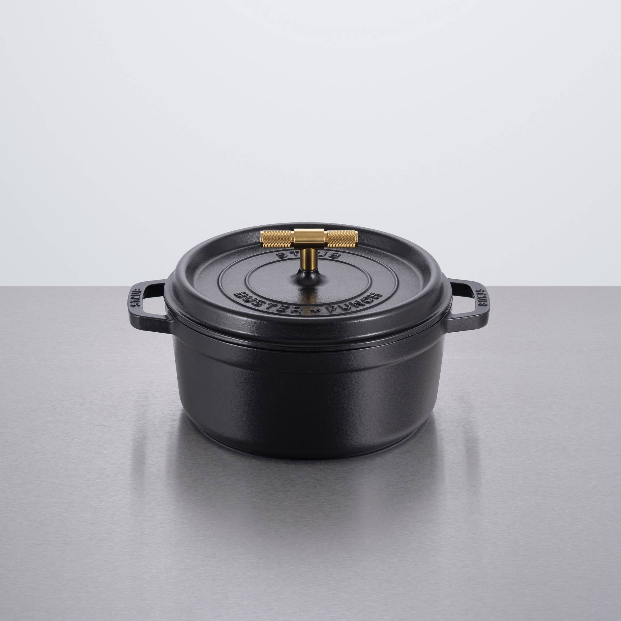 COCOTTE / 9.45 INCHES / CROSS / STAUB / BLACK