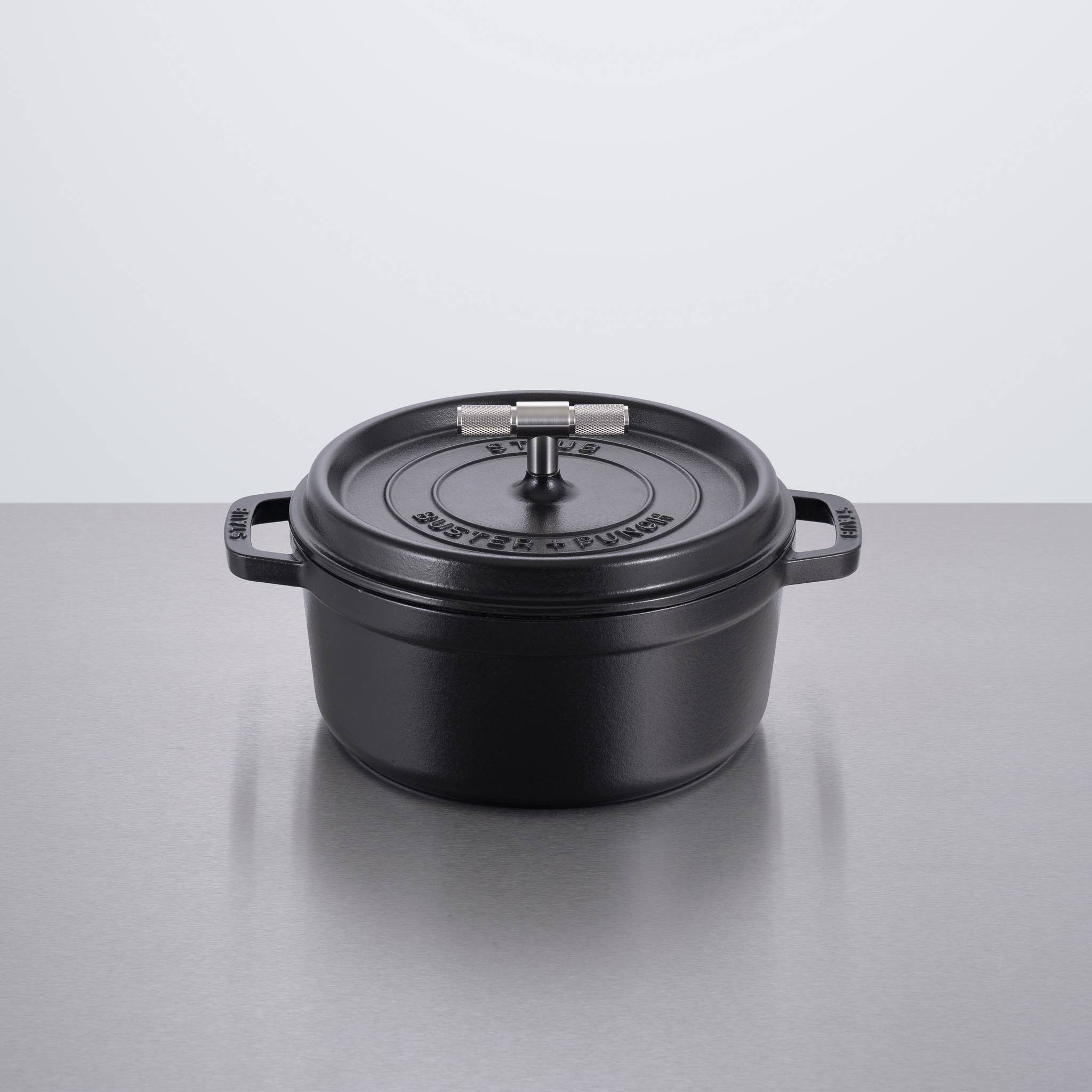 COCOTTE / 9.45 INCHES / CROSS / STAUB / BLACK