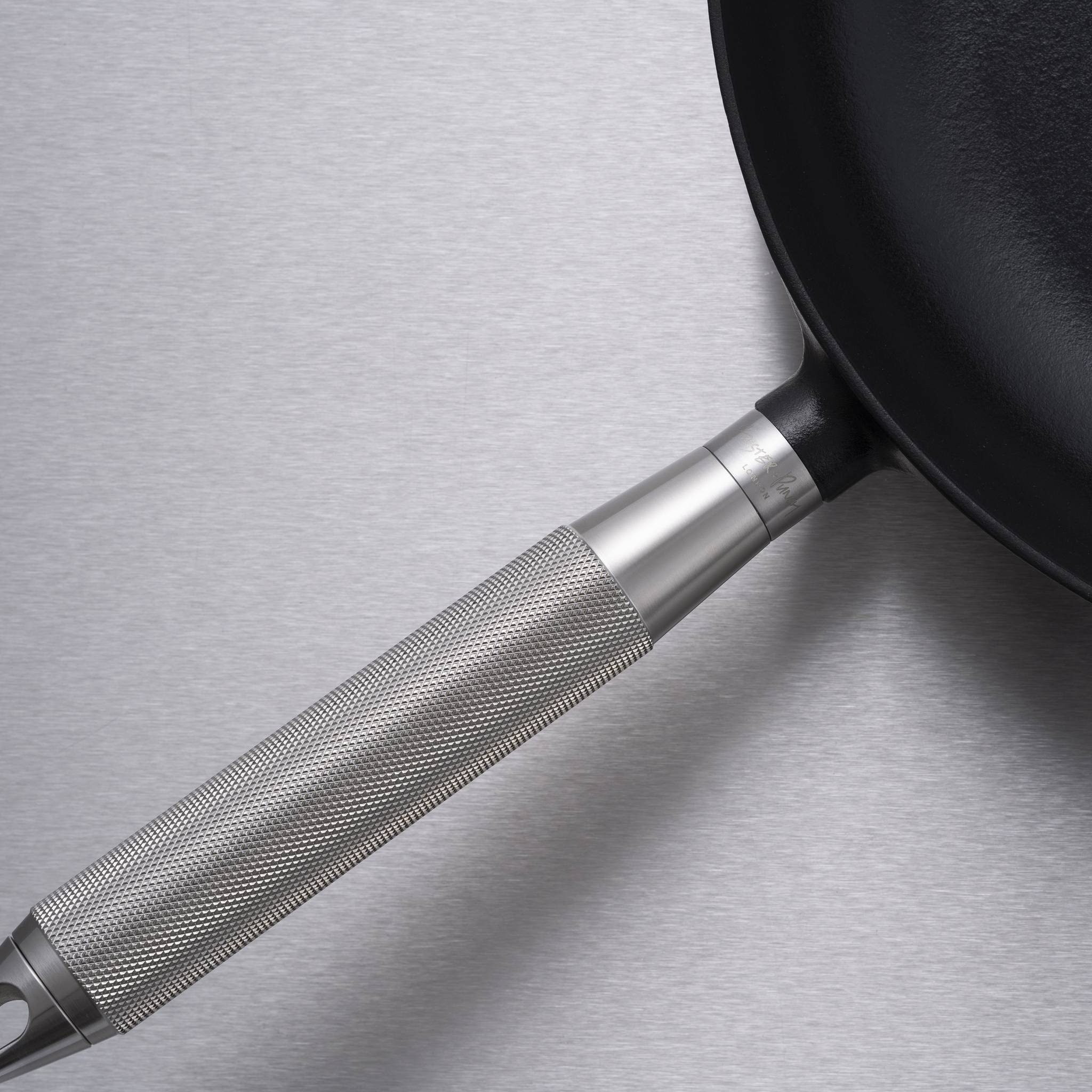 PAN / 11.02 INCHES / CROSS / STAUB