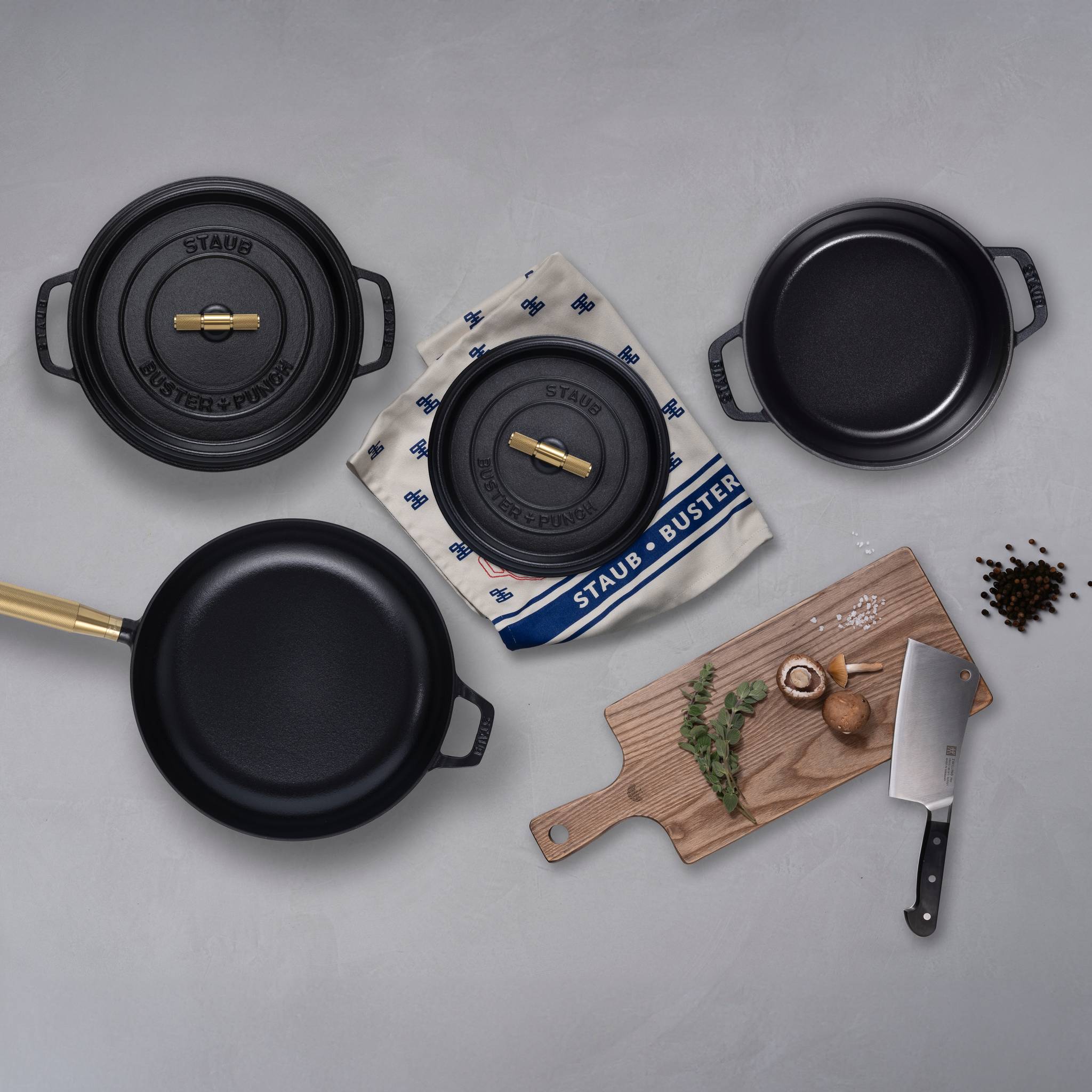 COCOTTE / 11.02 INCHES / CROSS / STAUB / BLACK