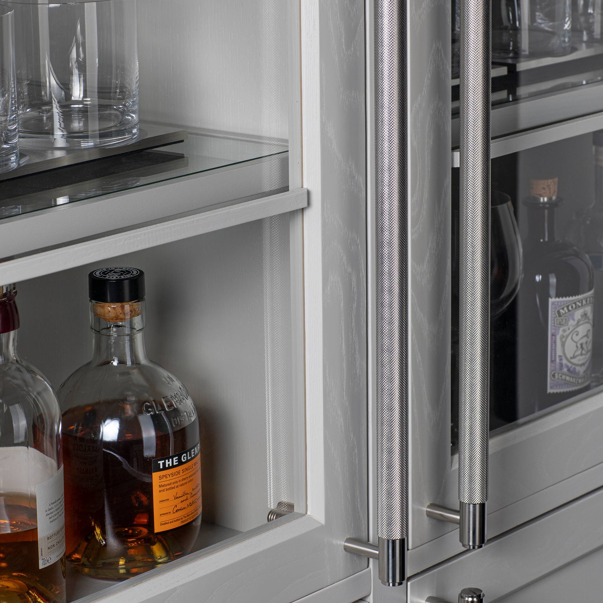 CLOSET BAR / CROSS