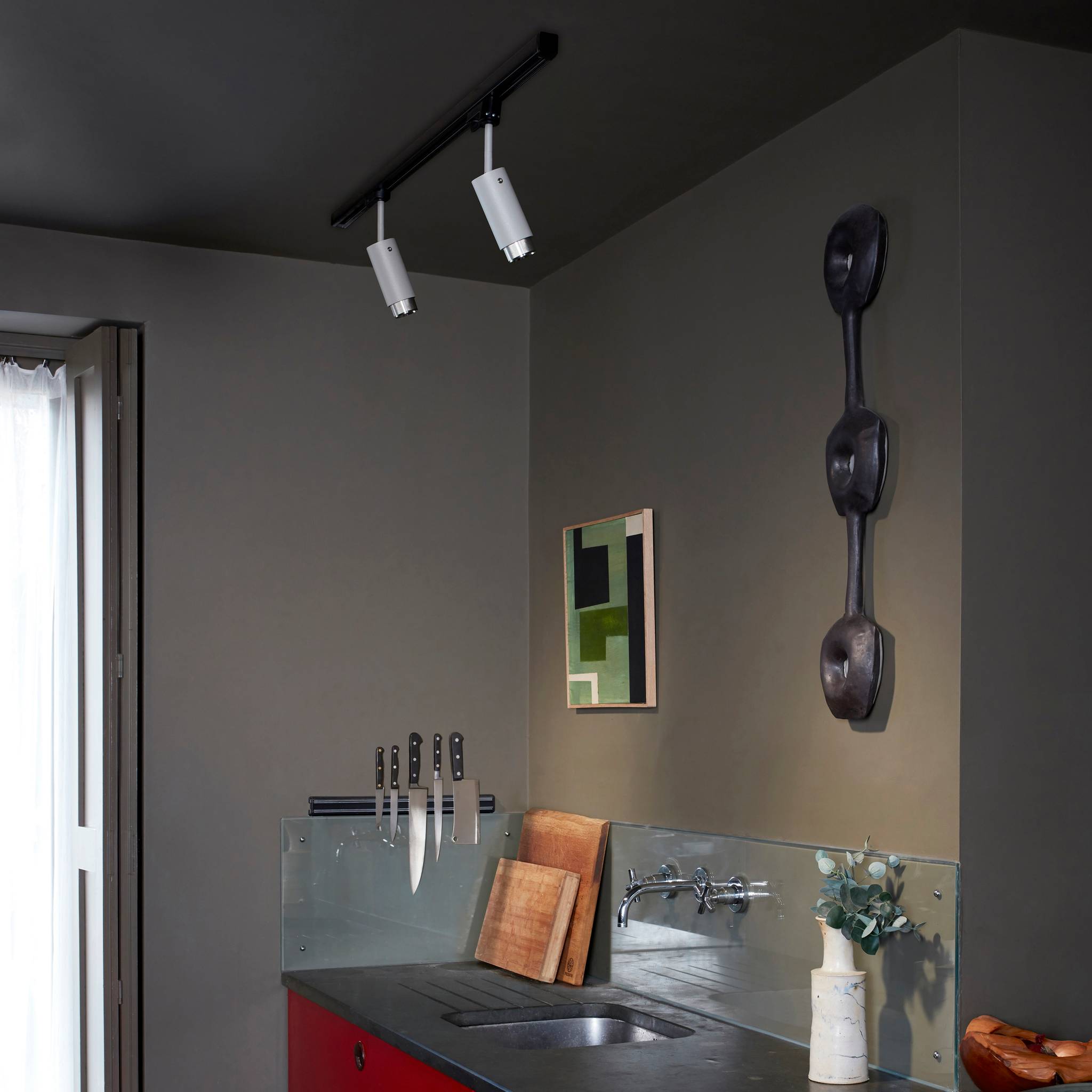 EXHAUST TRACK / LINEAR / GRAPHITE