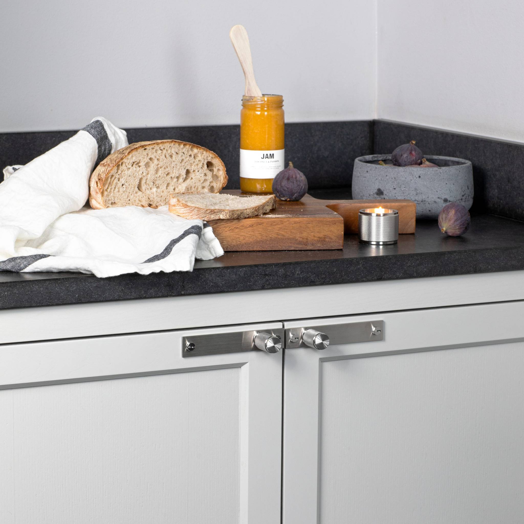 TEALIGHT CANDLE HOLDER / CROSS