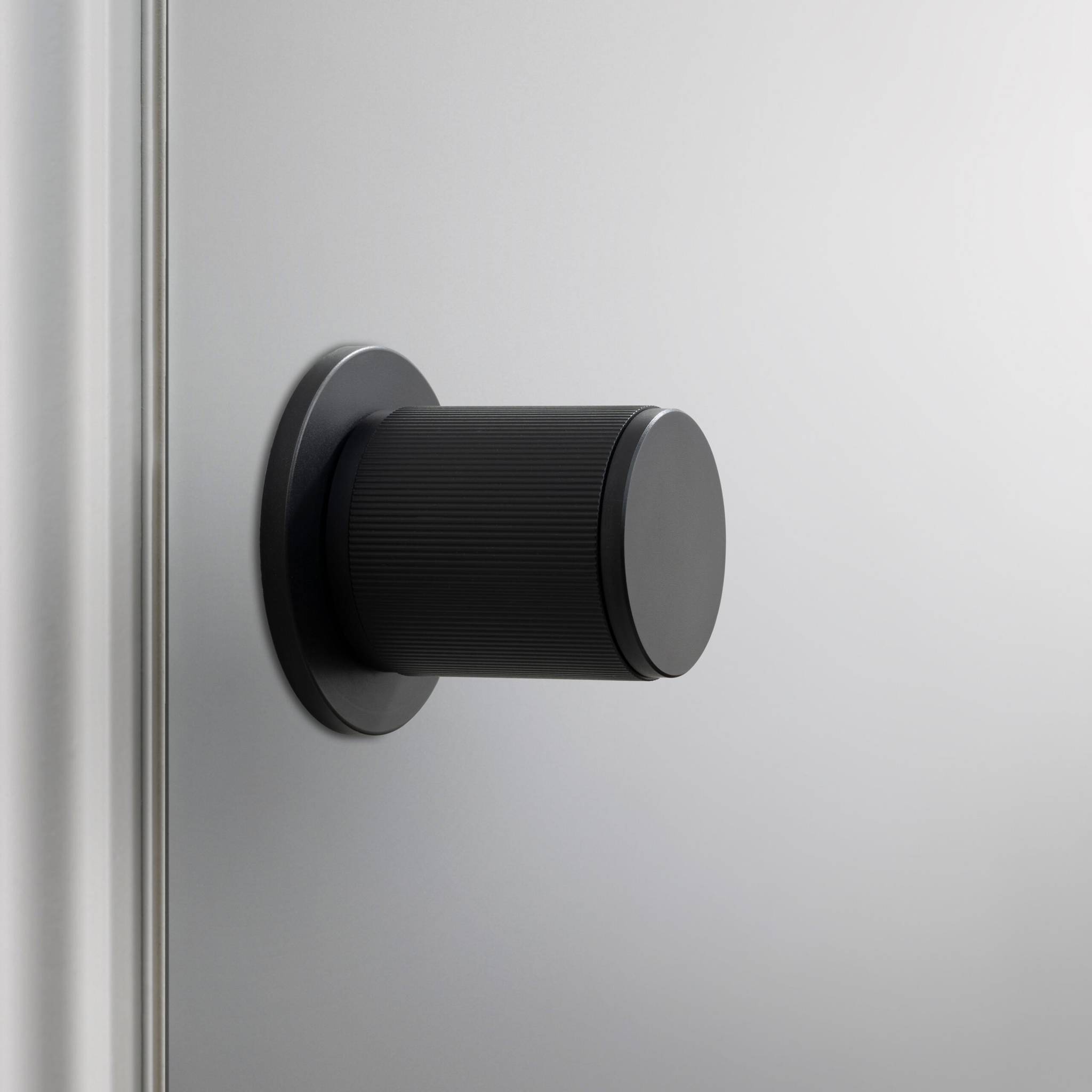 DOOR KNOB SET / LINEAR