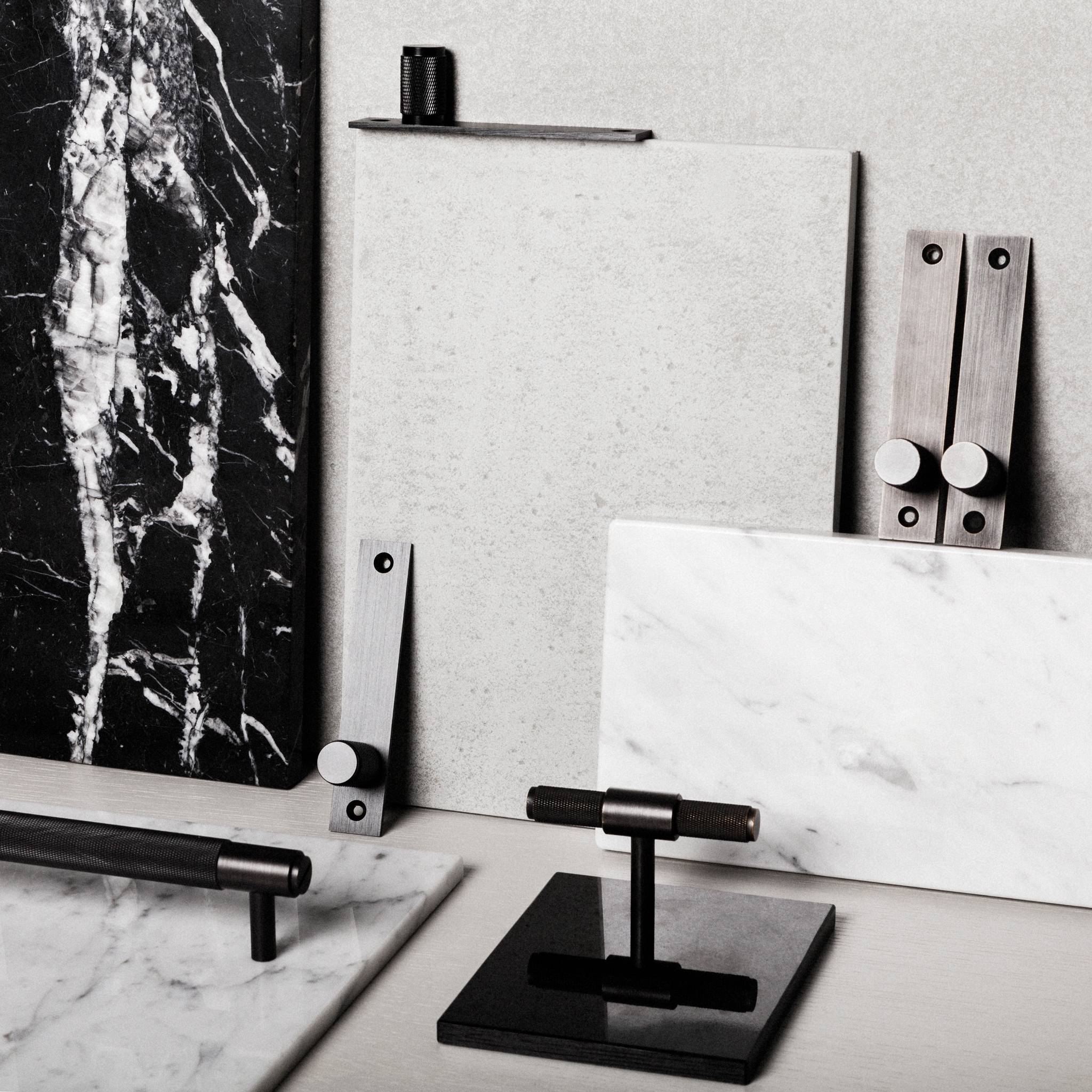 CLOSET BAR / DOUBLE-SIDED / CROSS