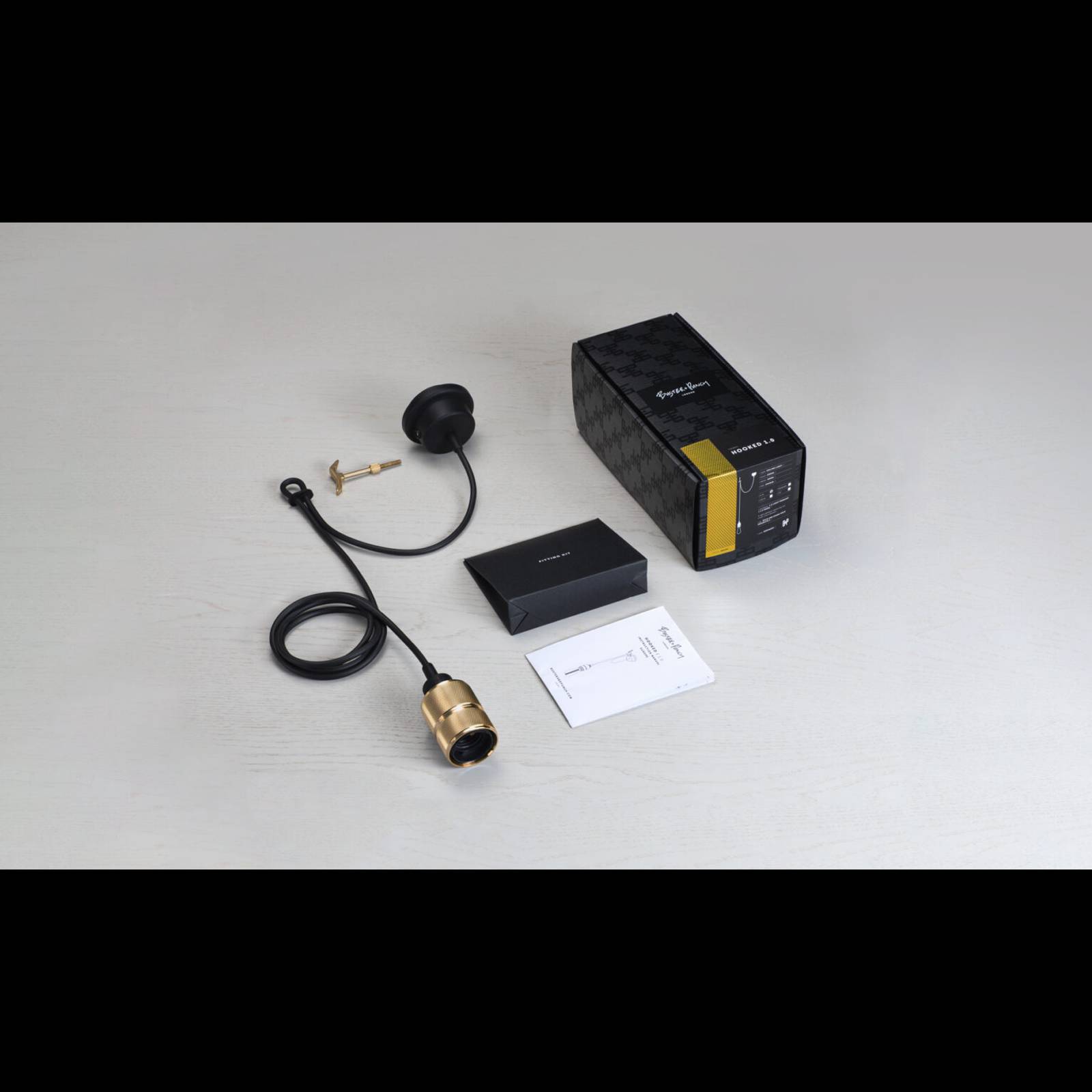 HOOKED 1.0 / NUDE / CROSS