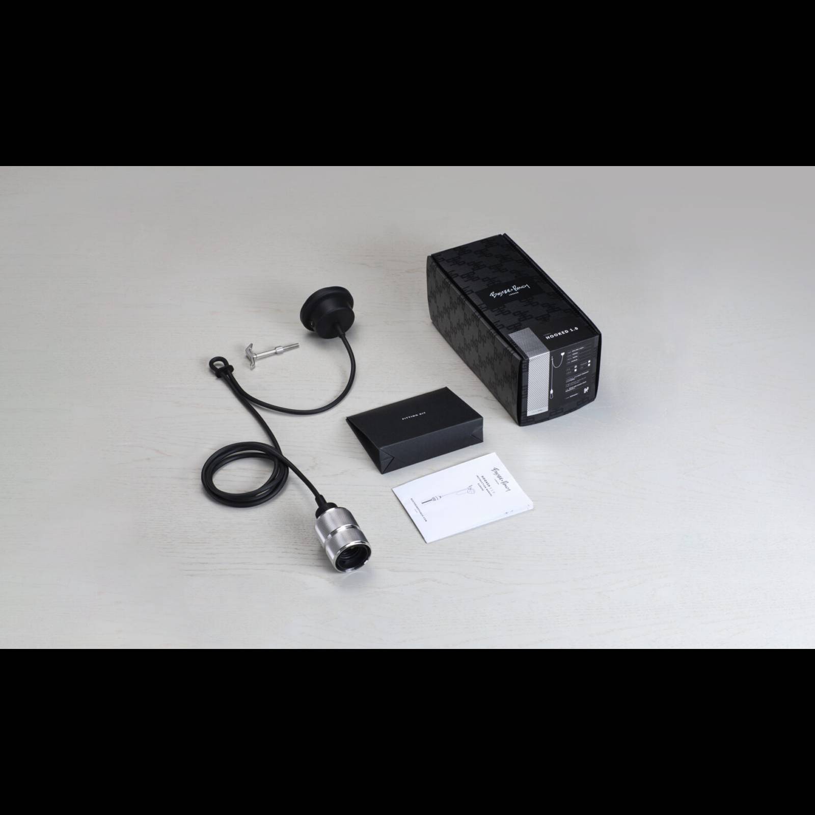 HOOKED 1.0 / NUDE / CROSS