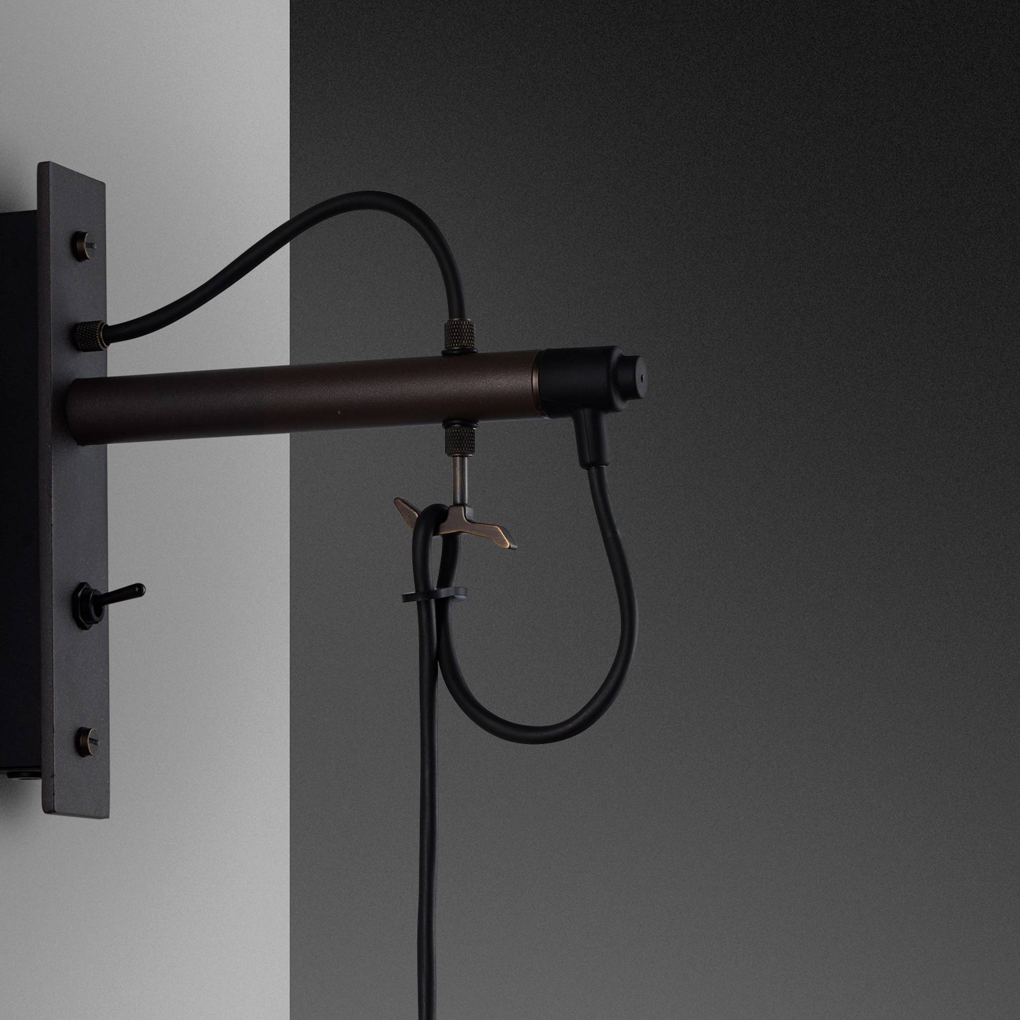 HOOKED WALL / CROSS / NUDE / GRAPHITE
