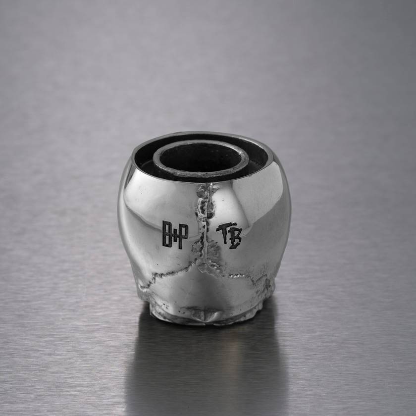 SKULL CANDLE HOLDER / TRAVIS BARKER