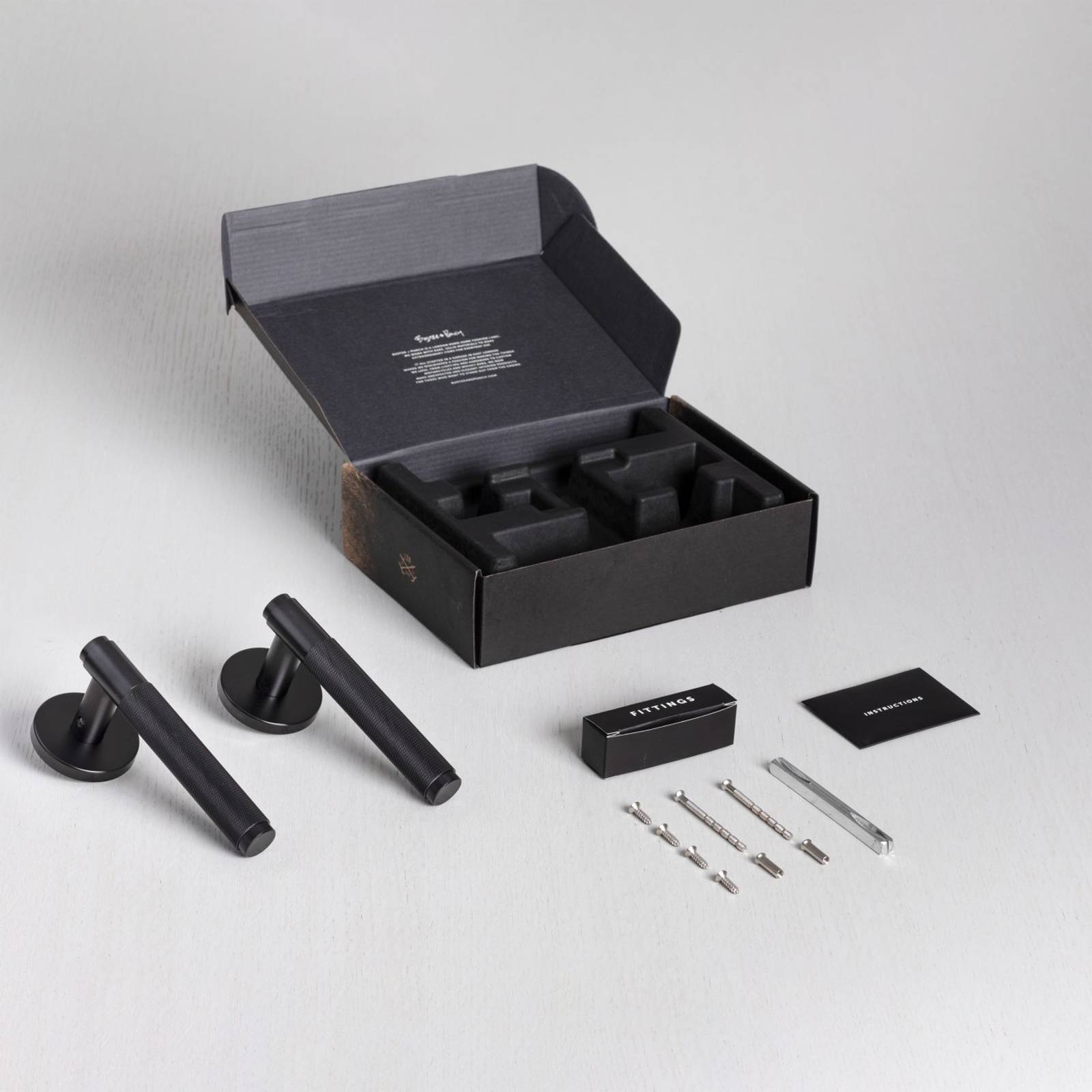 UK DOOR HANDLE / CROSS / SPRUNG