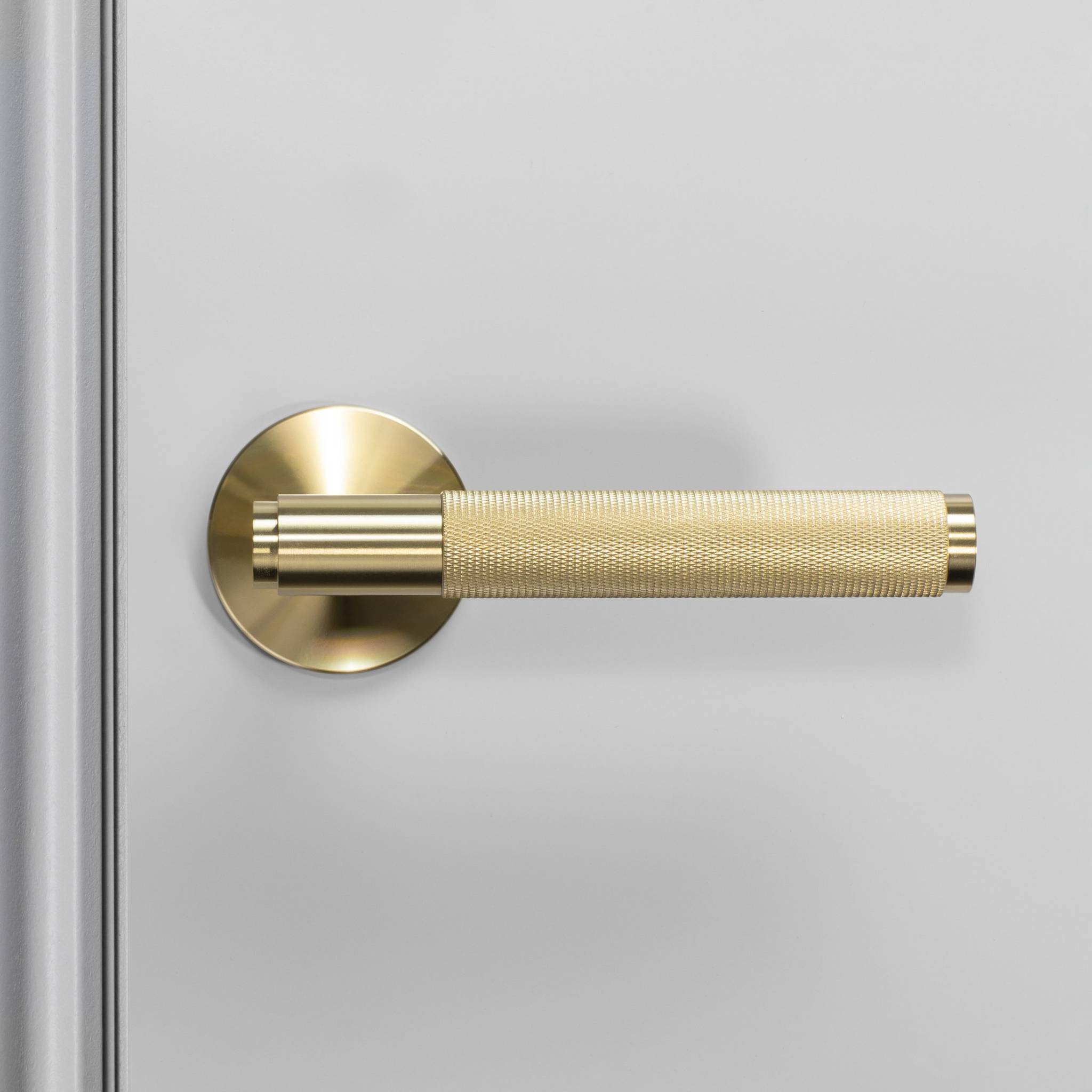 UK DOOR HANDLE / CROSS / SPRUNG