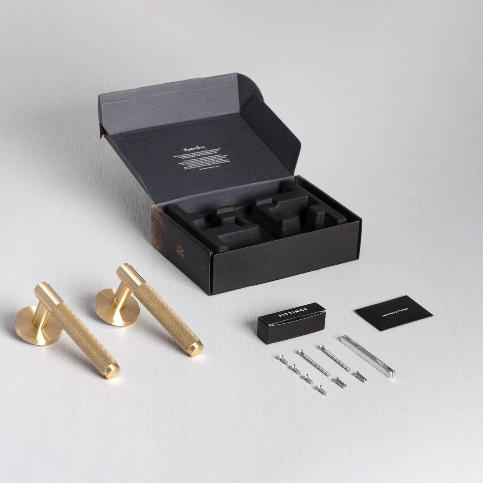 UK DOOR HANDLE / CROSS / SPRUNG