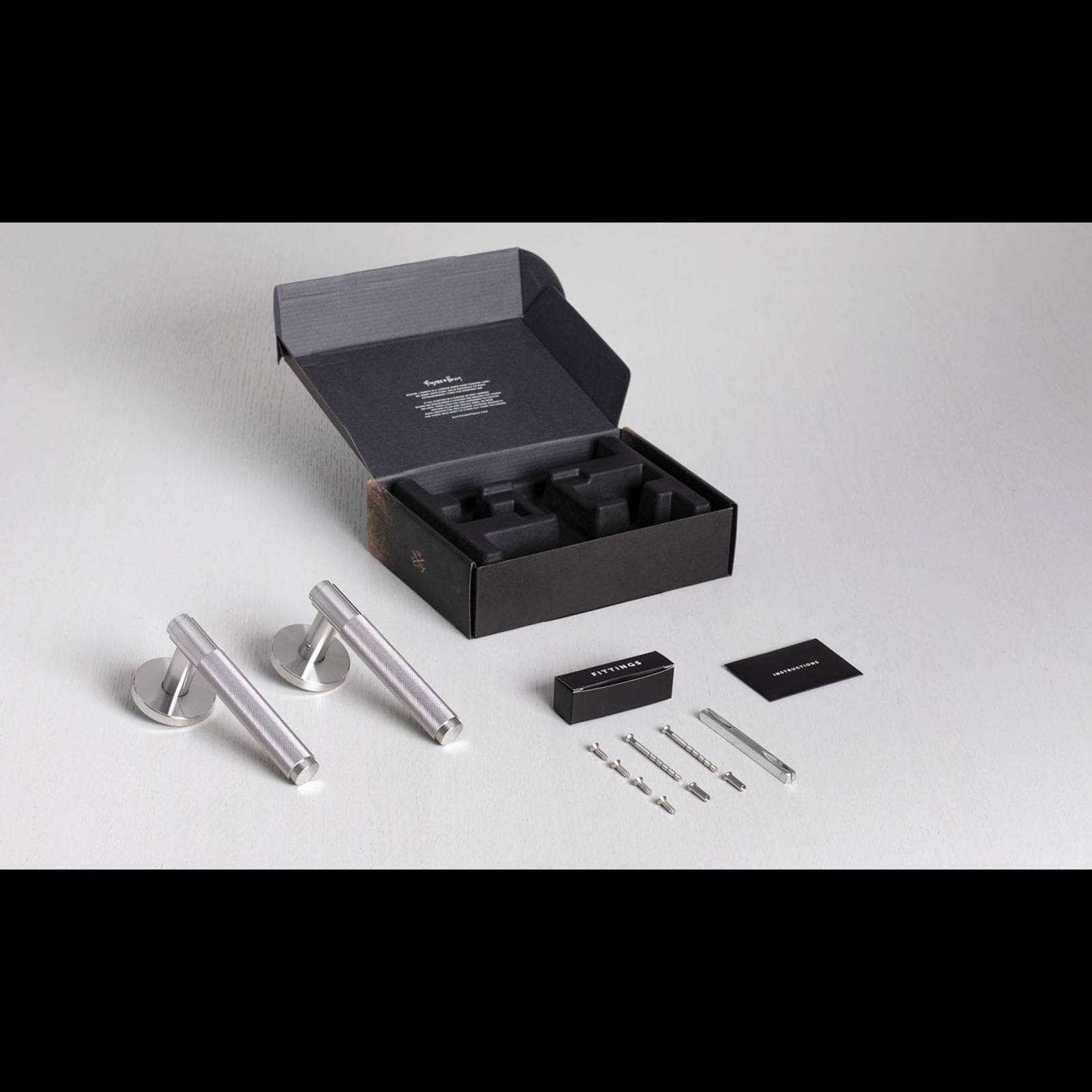 UK DOOR HANDLE / CROSS / SPRUNG