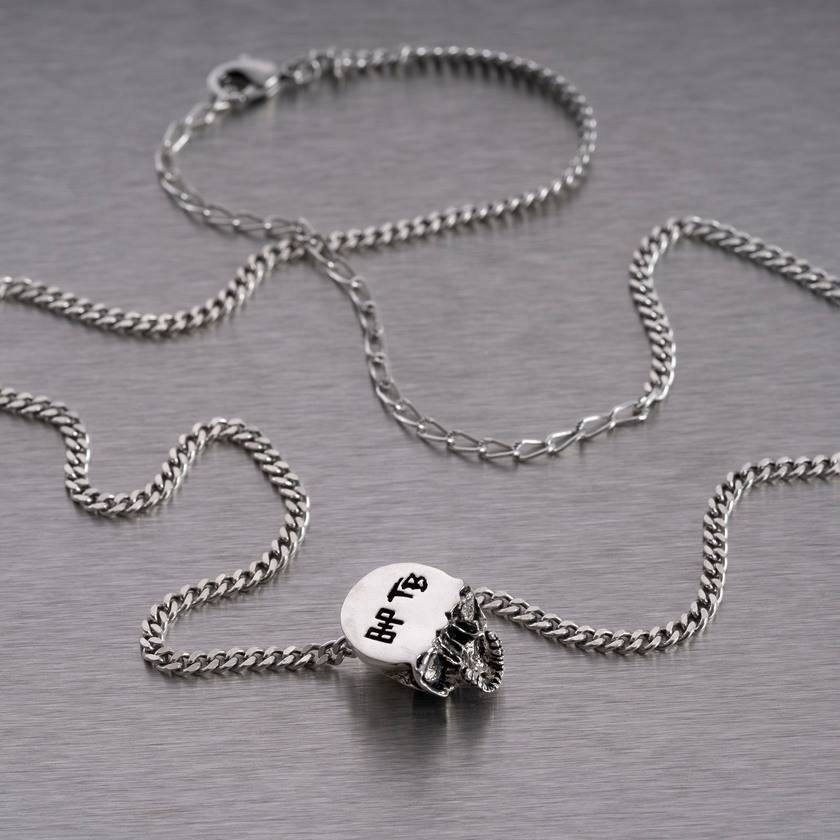 SKULL NECKLACE / TRAVIS BARKER