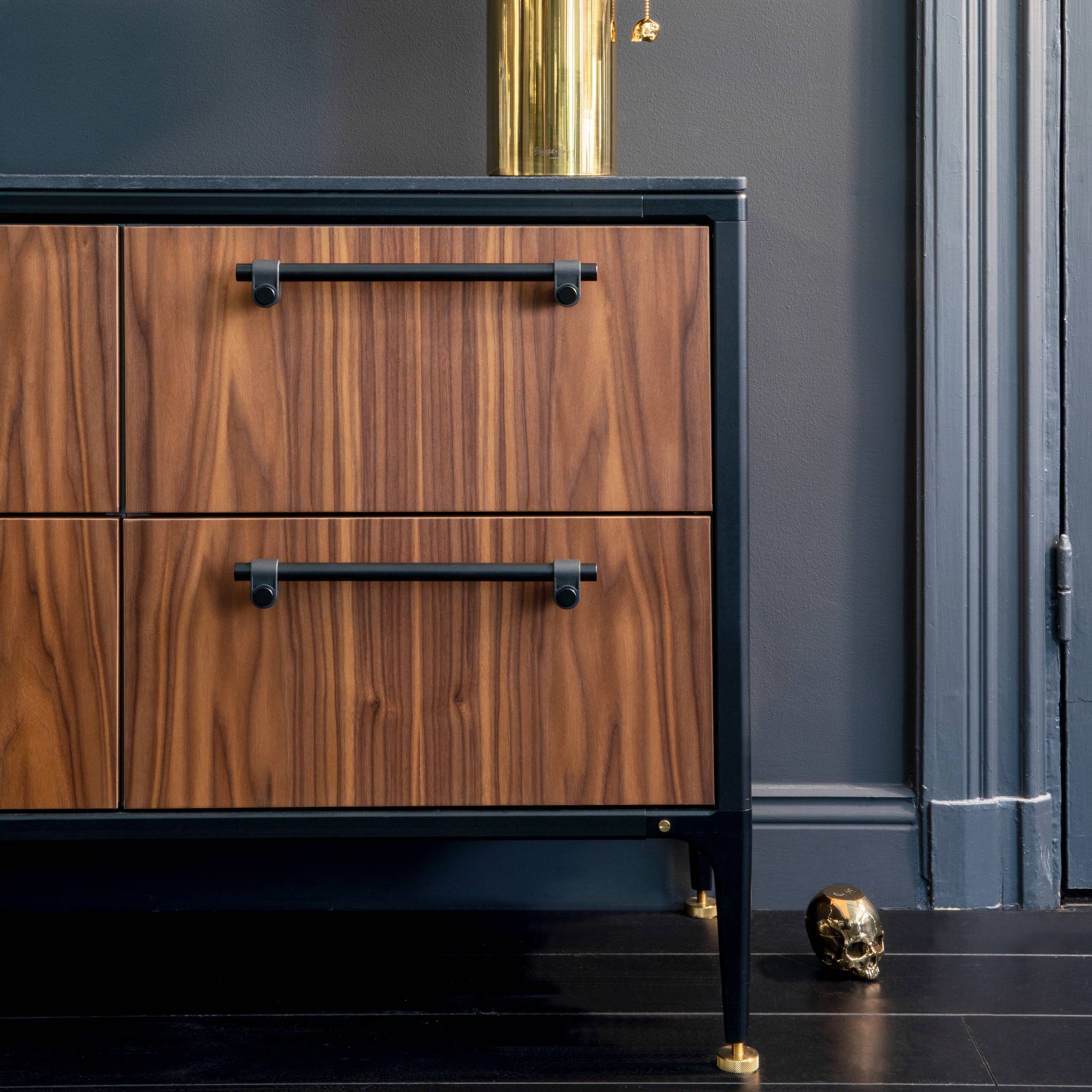 SKULL DOOR STOP / TRAVIS BARKER