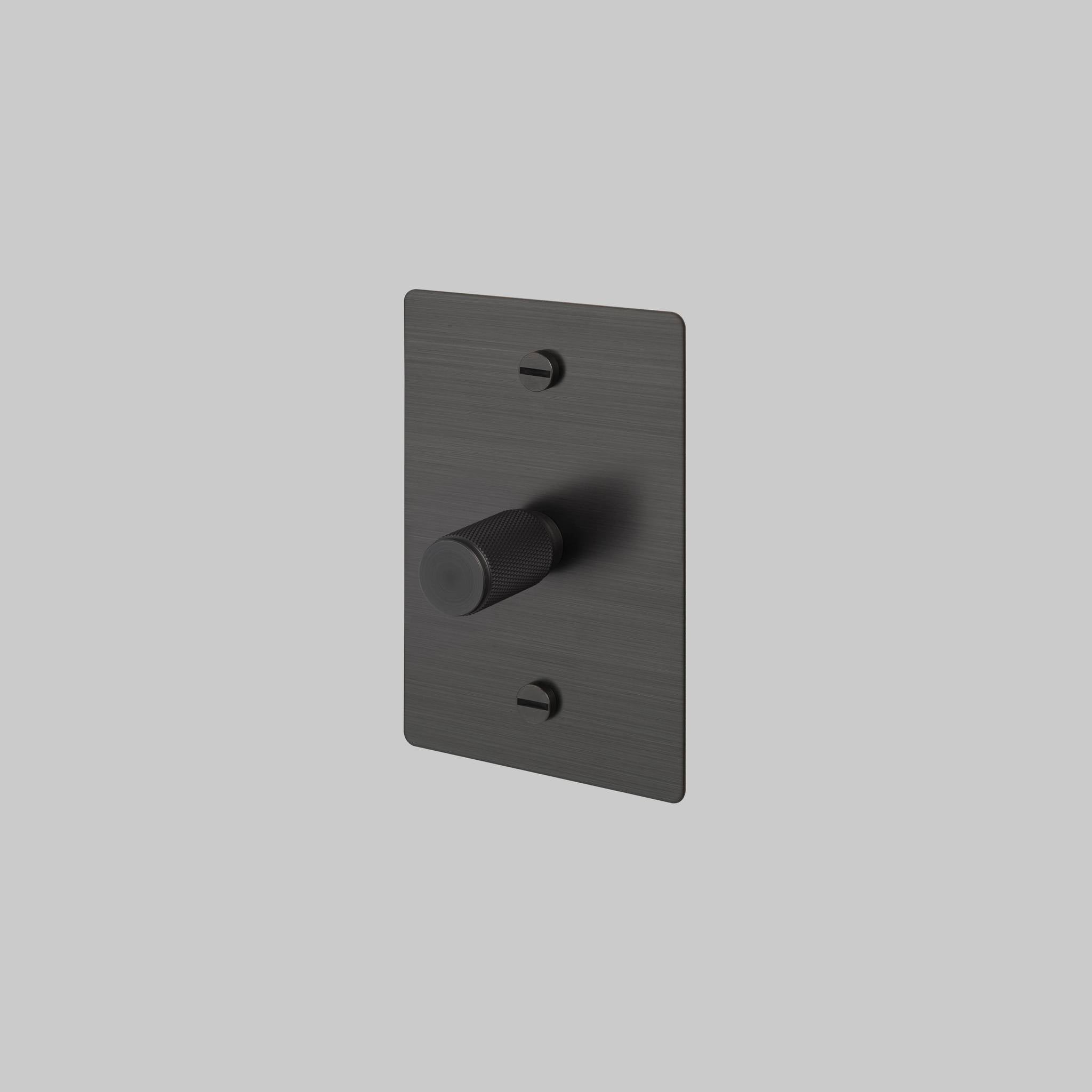 1G DIMMER / VERTICAL / 250W RETRACTIVE / CROSS