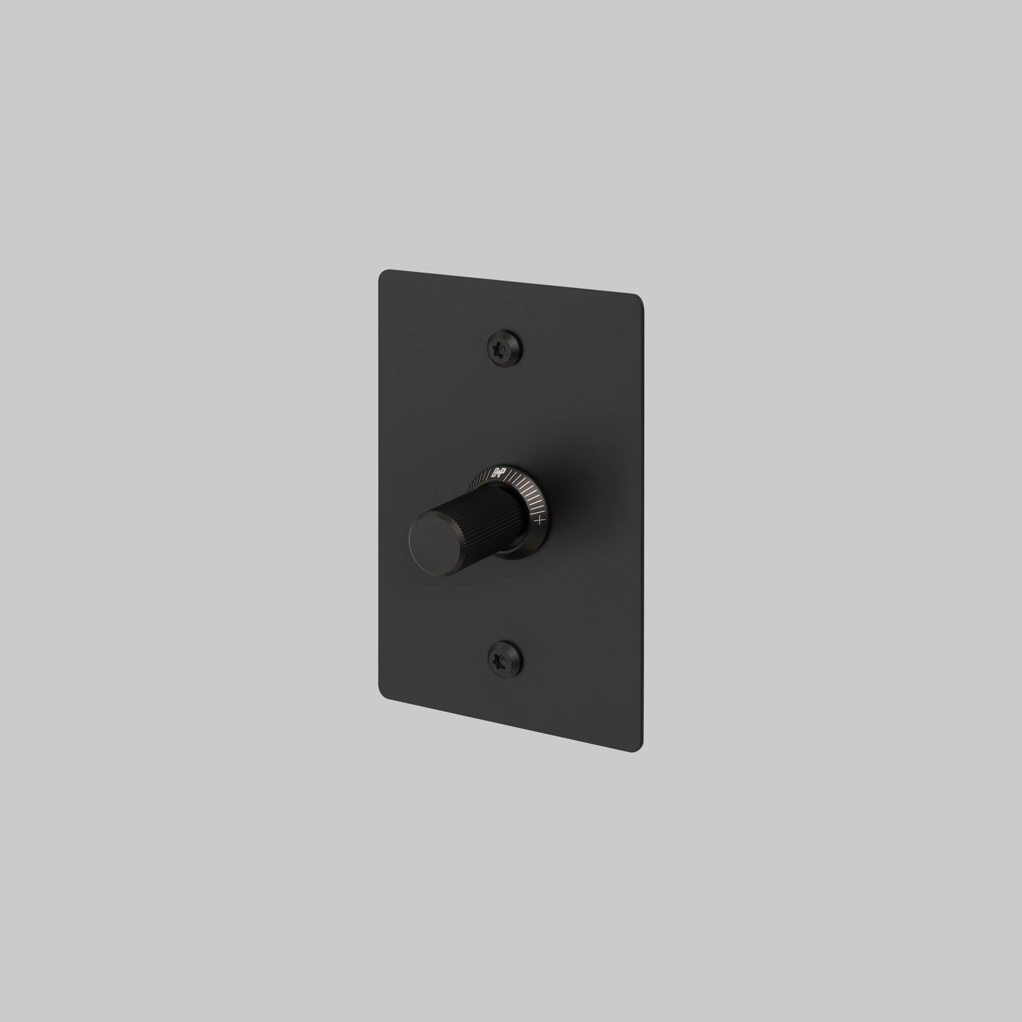 1G DIMMER / VERTICAL / 250W RETRACTIVE / LINEAR