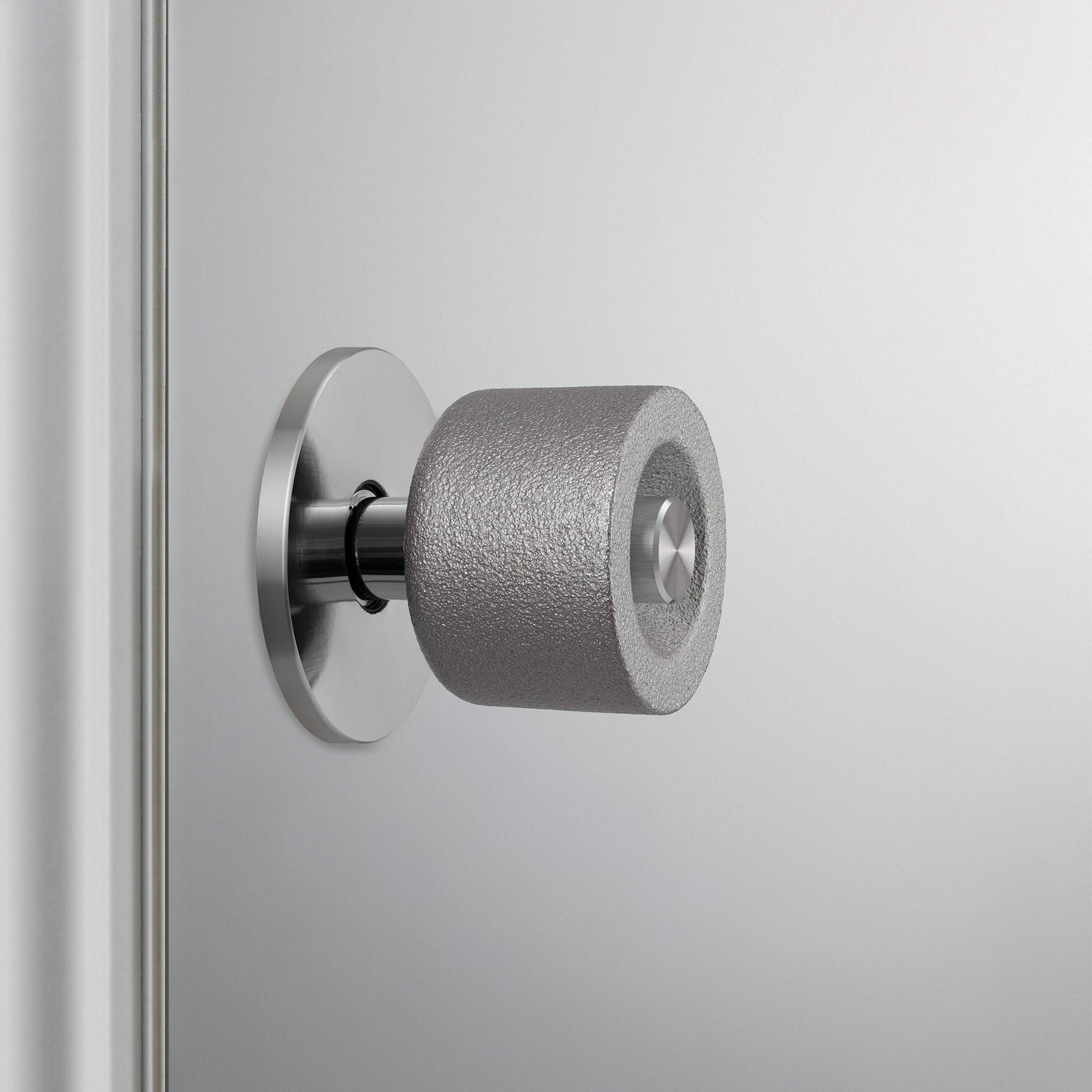 DOOR KNOB SET / CAST / LATCH INCLUDED