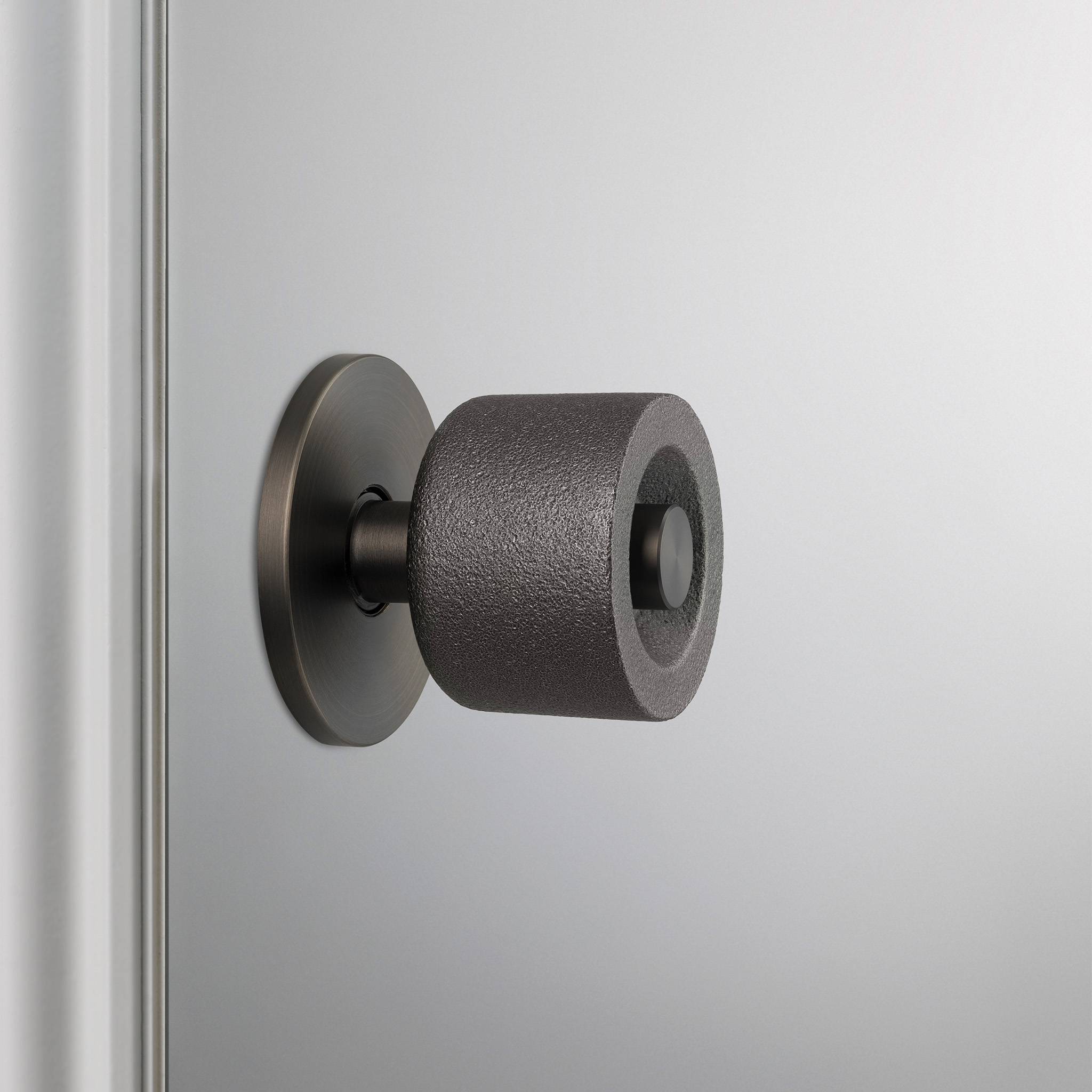 DOOR KNOB SET / CAST / LATCH INCLUDED